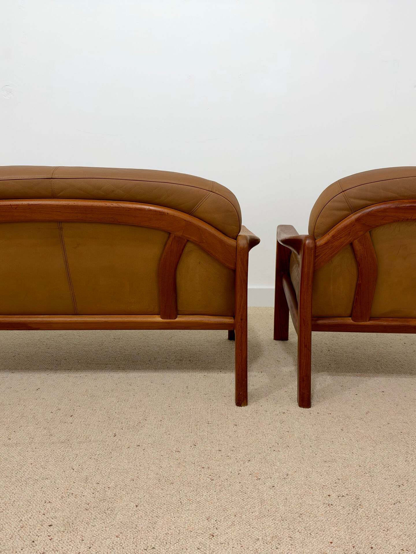 Vintage living room set – 2-seater sofa & cognac leather armchair