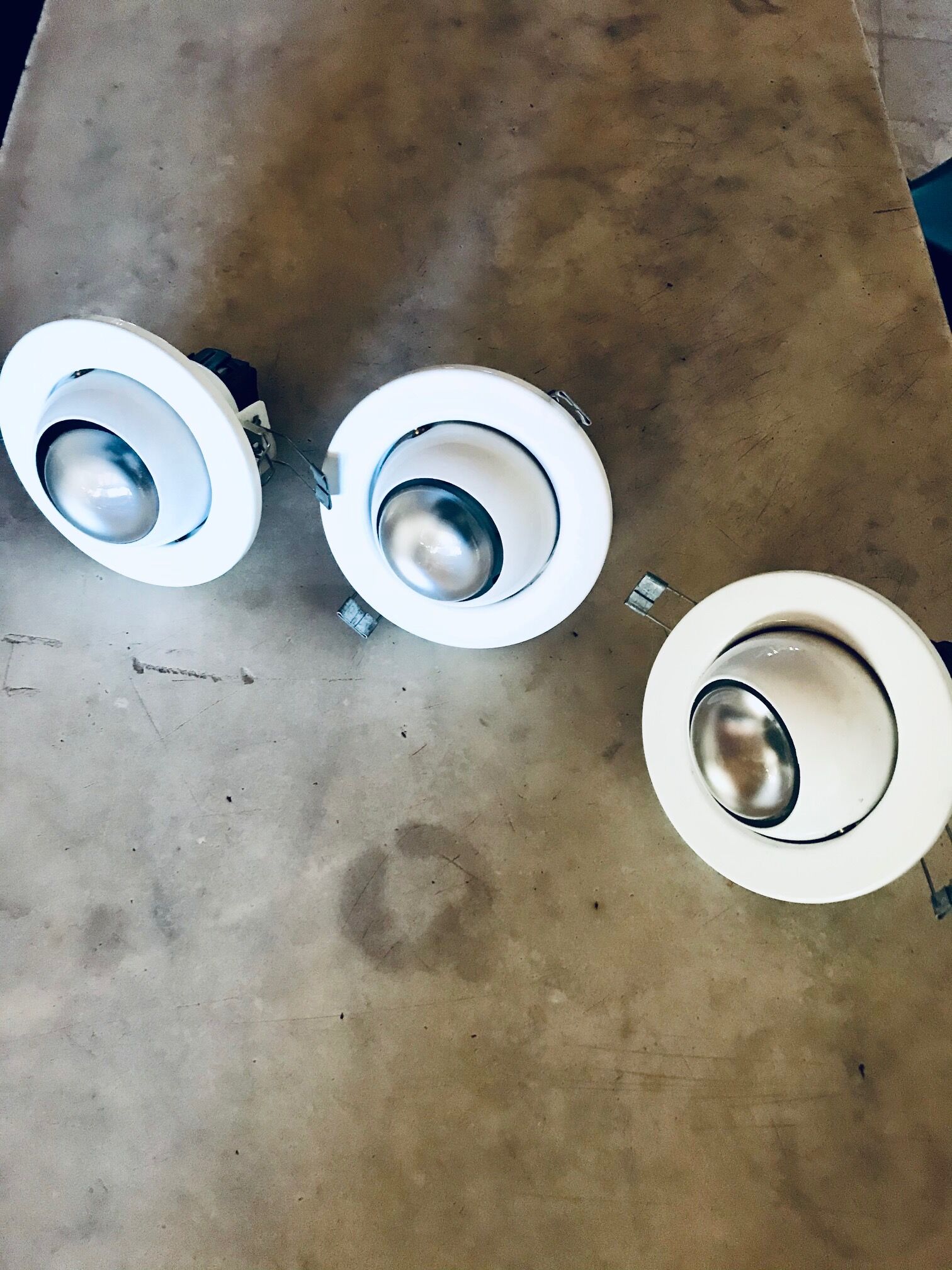 Lot of 3 white reclining spots