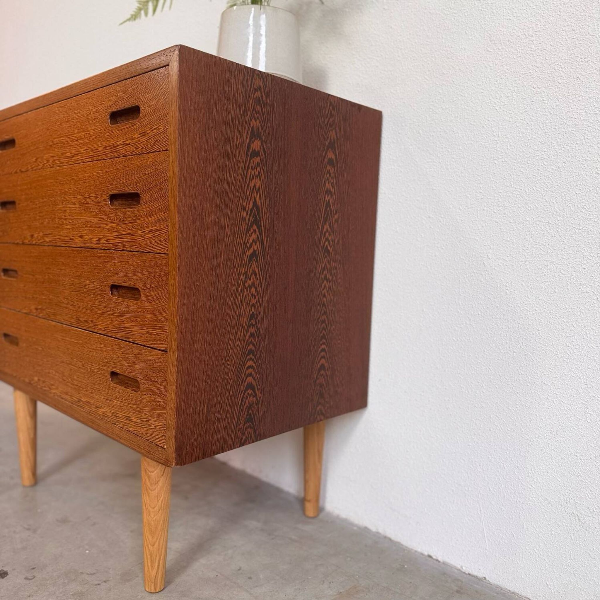 Commode danoise en wengé