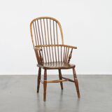 Antique English Windsor Chair from the 19th Century Made of Elm