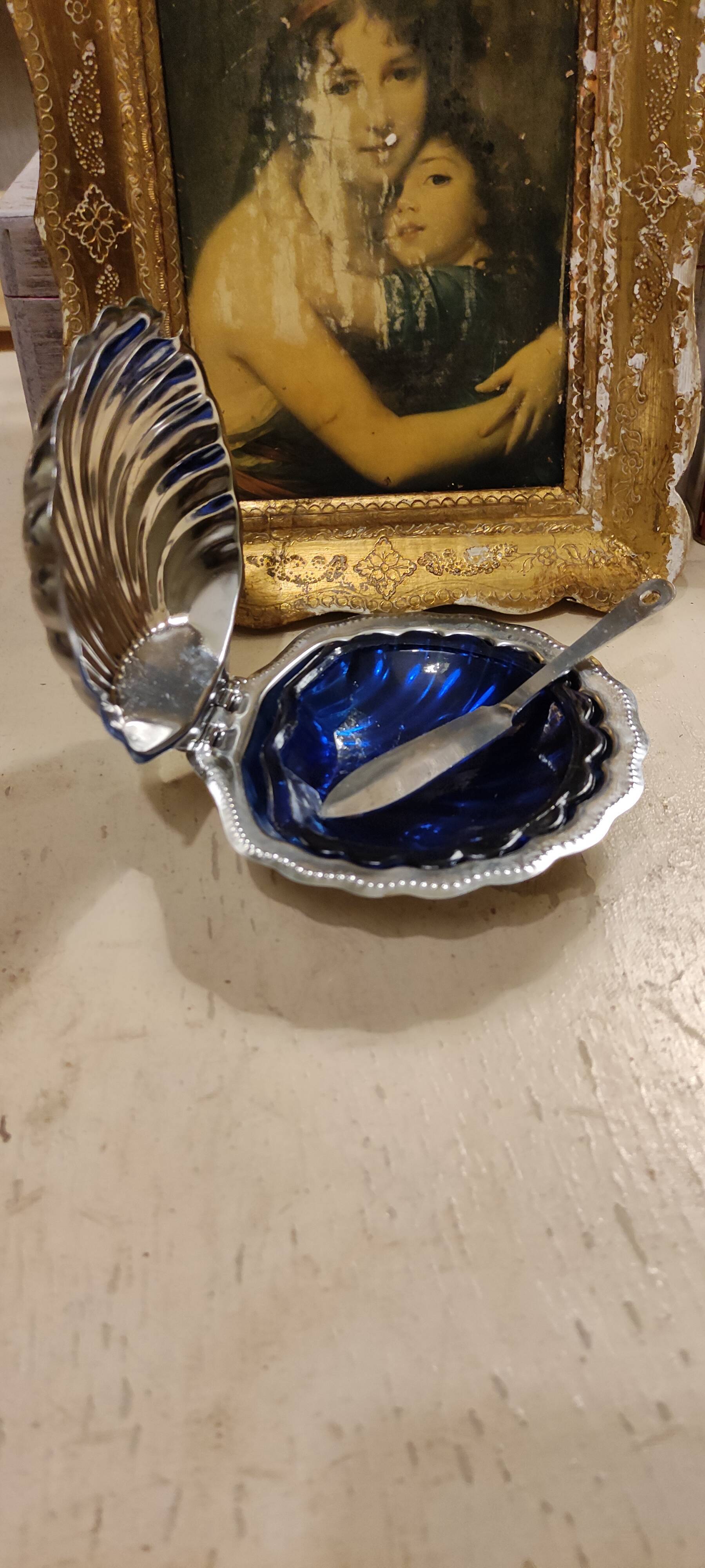 Vintage silver metal butter in shell shape