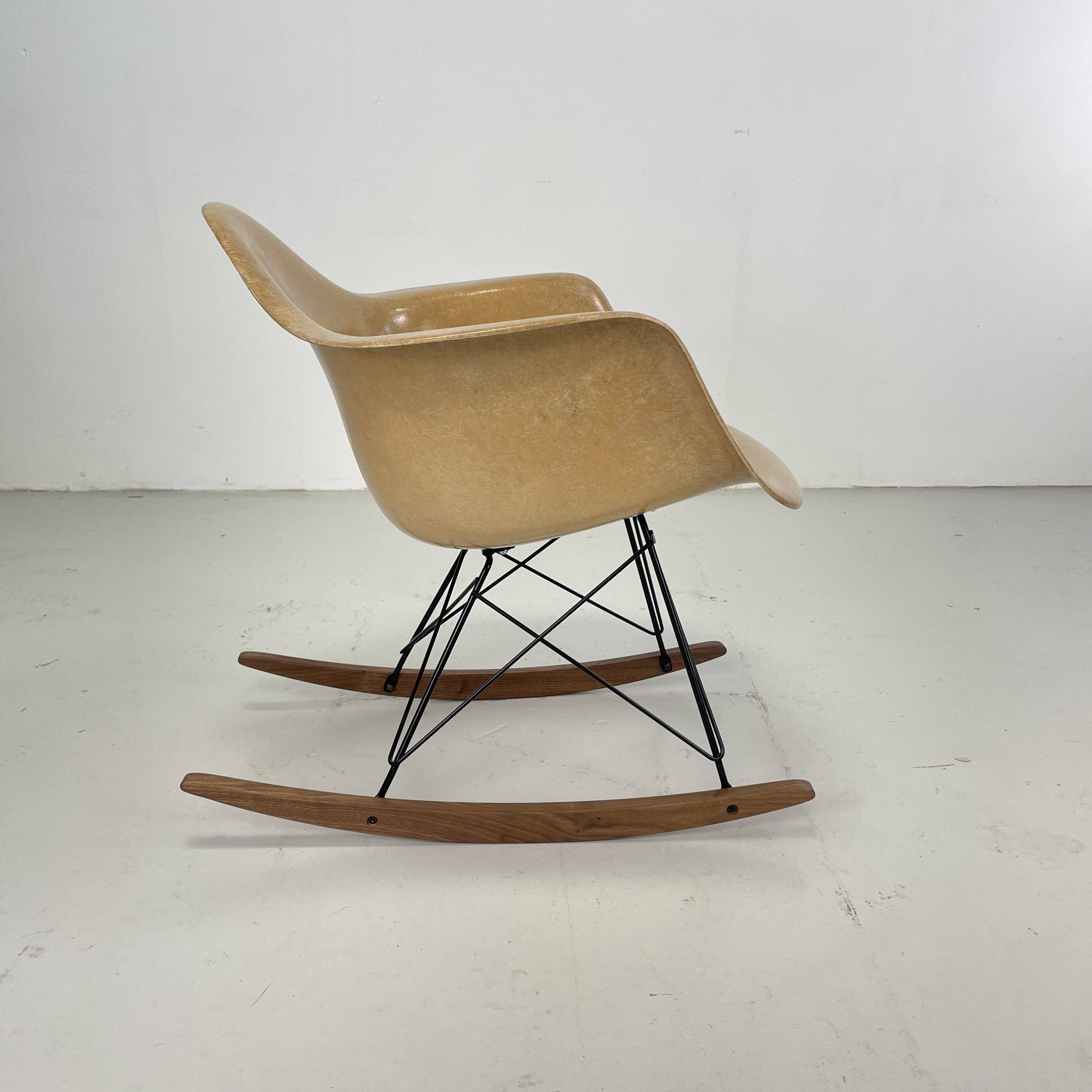 Eames Herman Miller 1950s RAR rocking chair in light tan