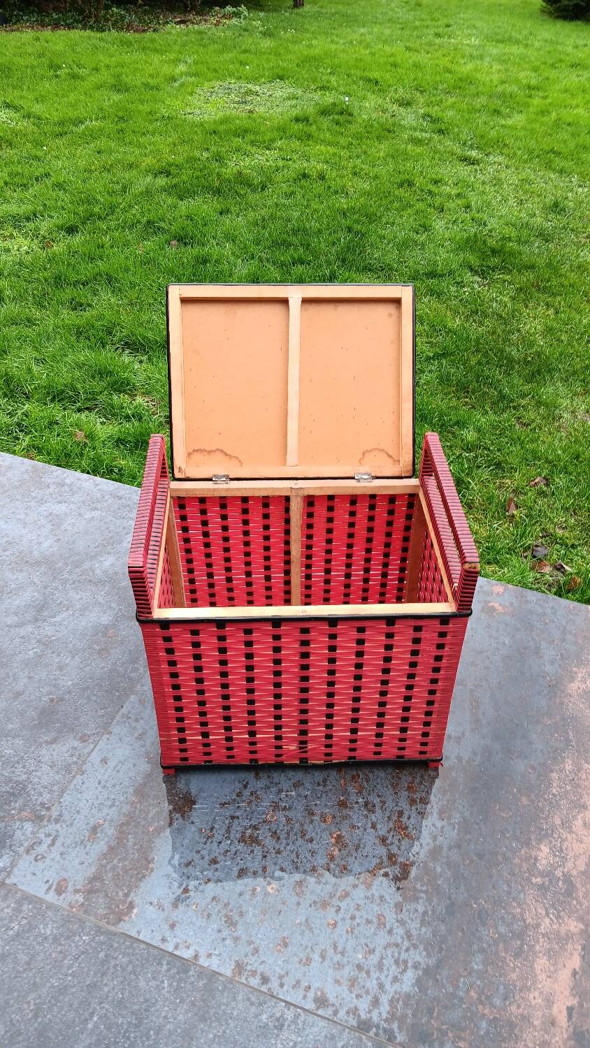 Vintage storage chest or laundry basket
