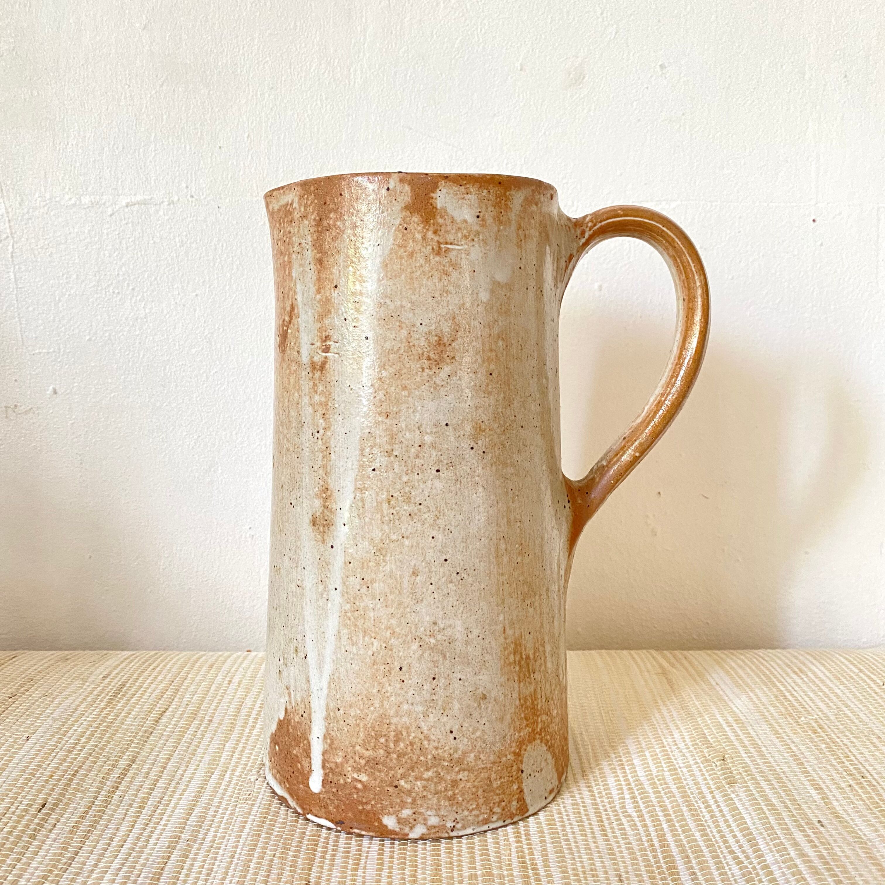 Sandstone pitcher 22.5 cm