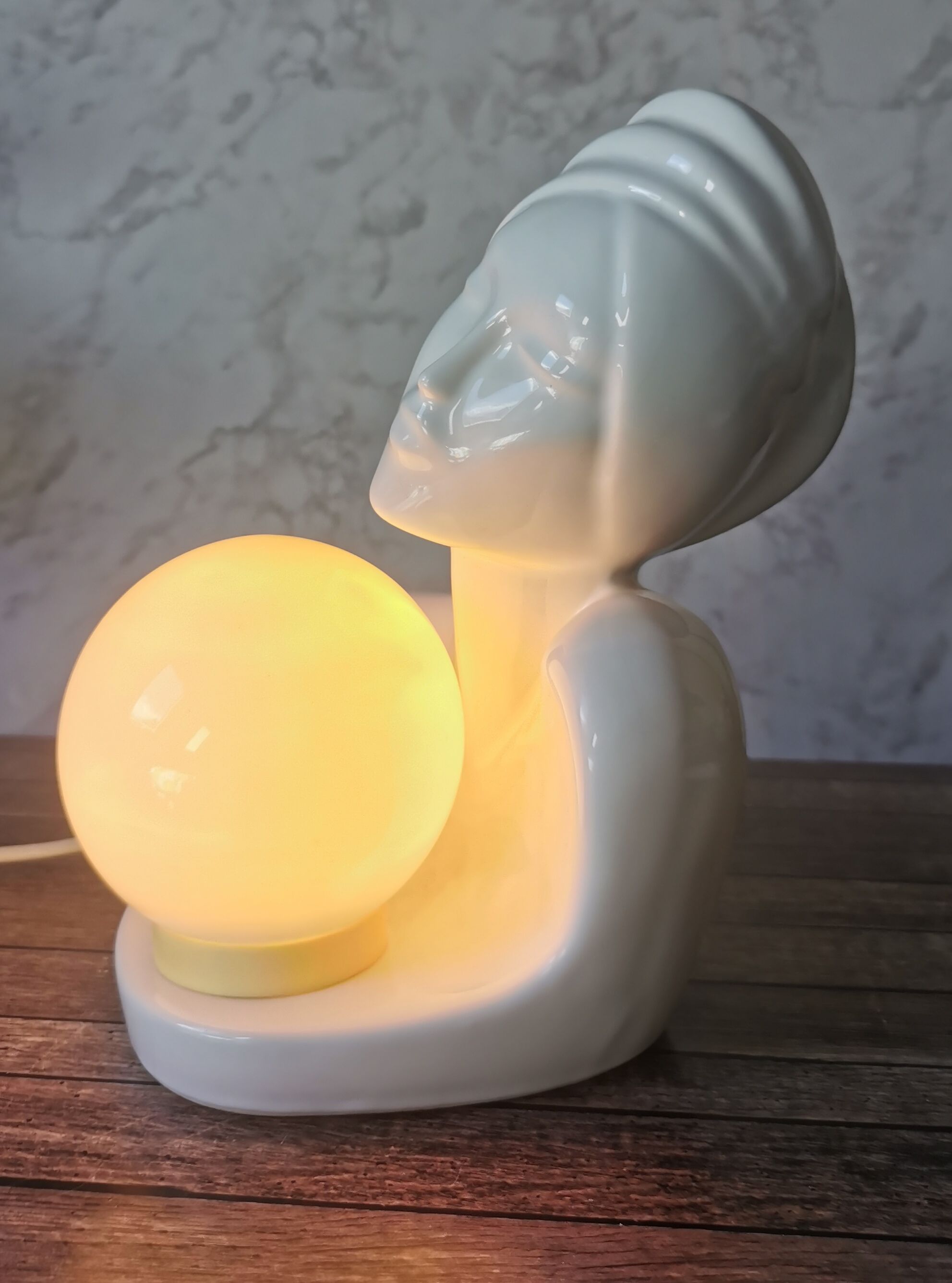 Women's lamp ceramic opal globe