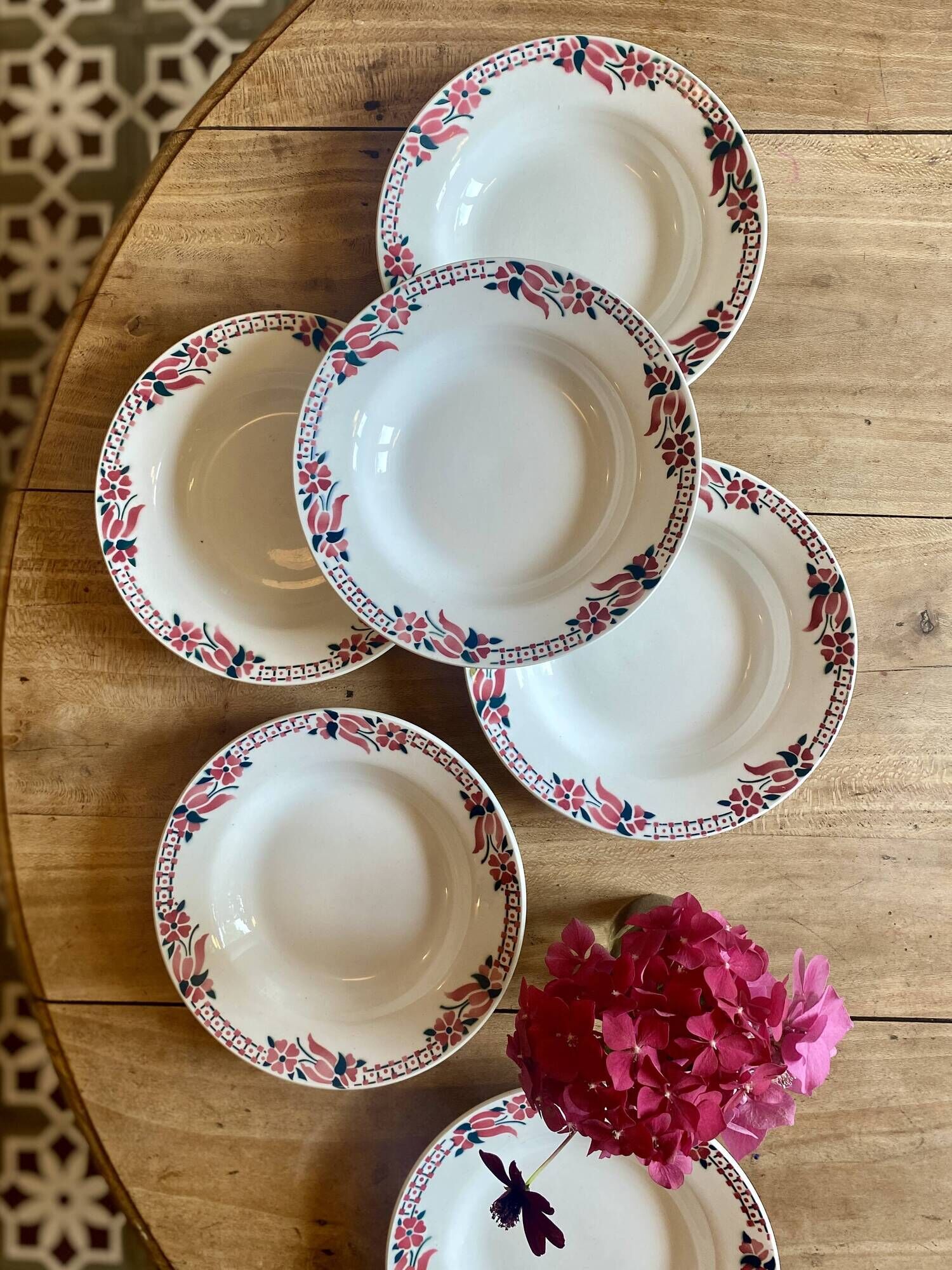 Set of 8 vintage soup plates decorated with pink and black flowers - Saint Amand
