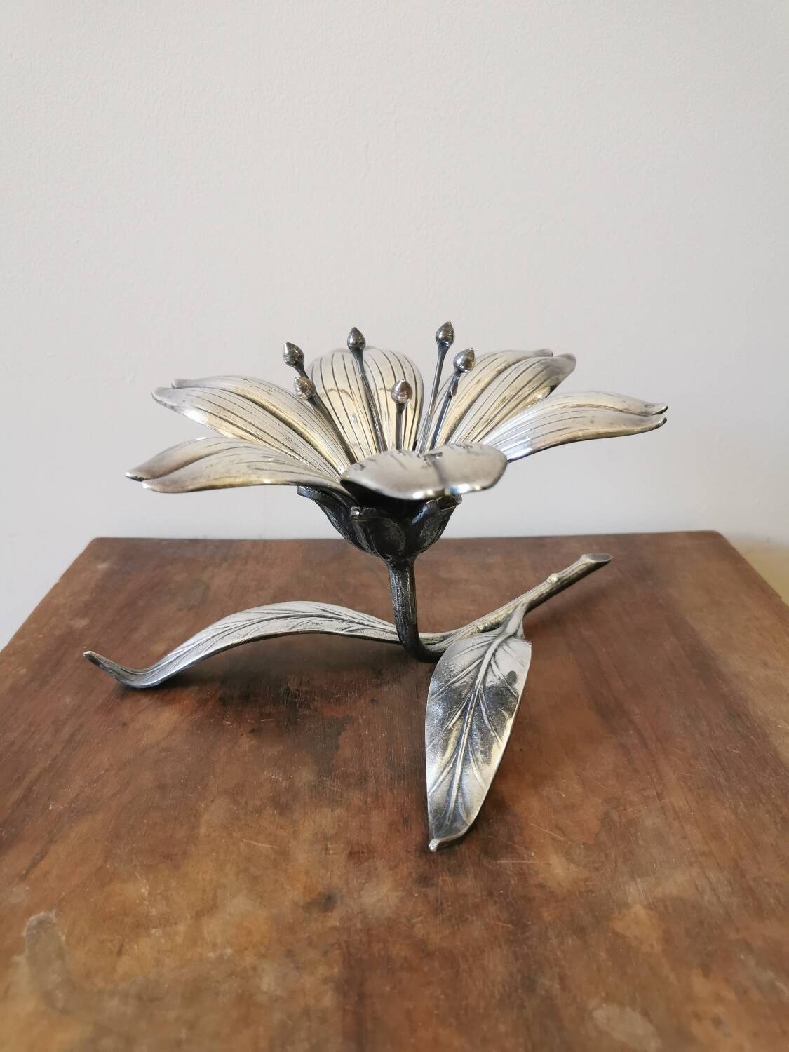 Vintage ashtray flower in silver metal