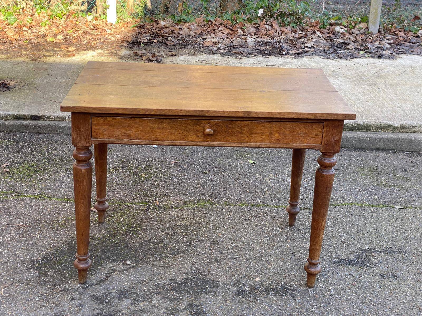 Louis Philippe desk in solid oak from the 19th century.