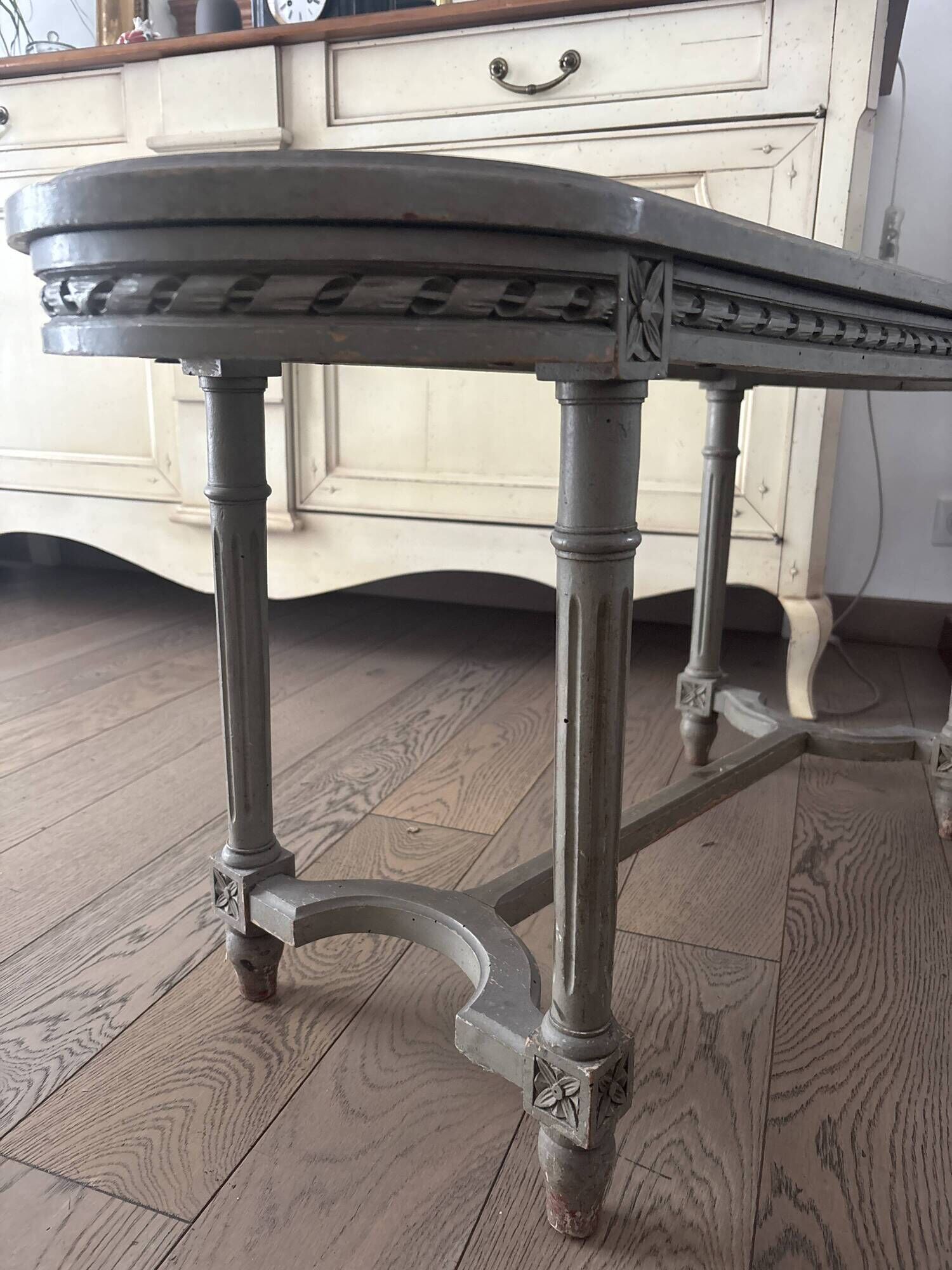 Bed end/banquette in Louis XVI style made of wood with a cane seat.