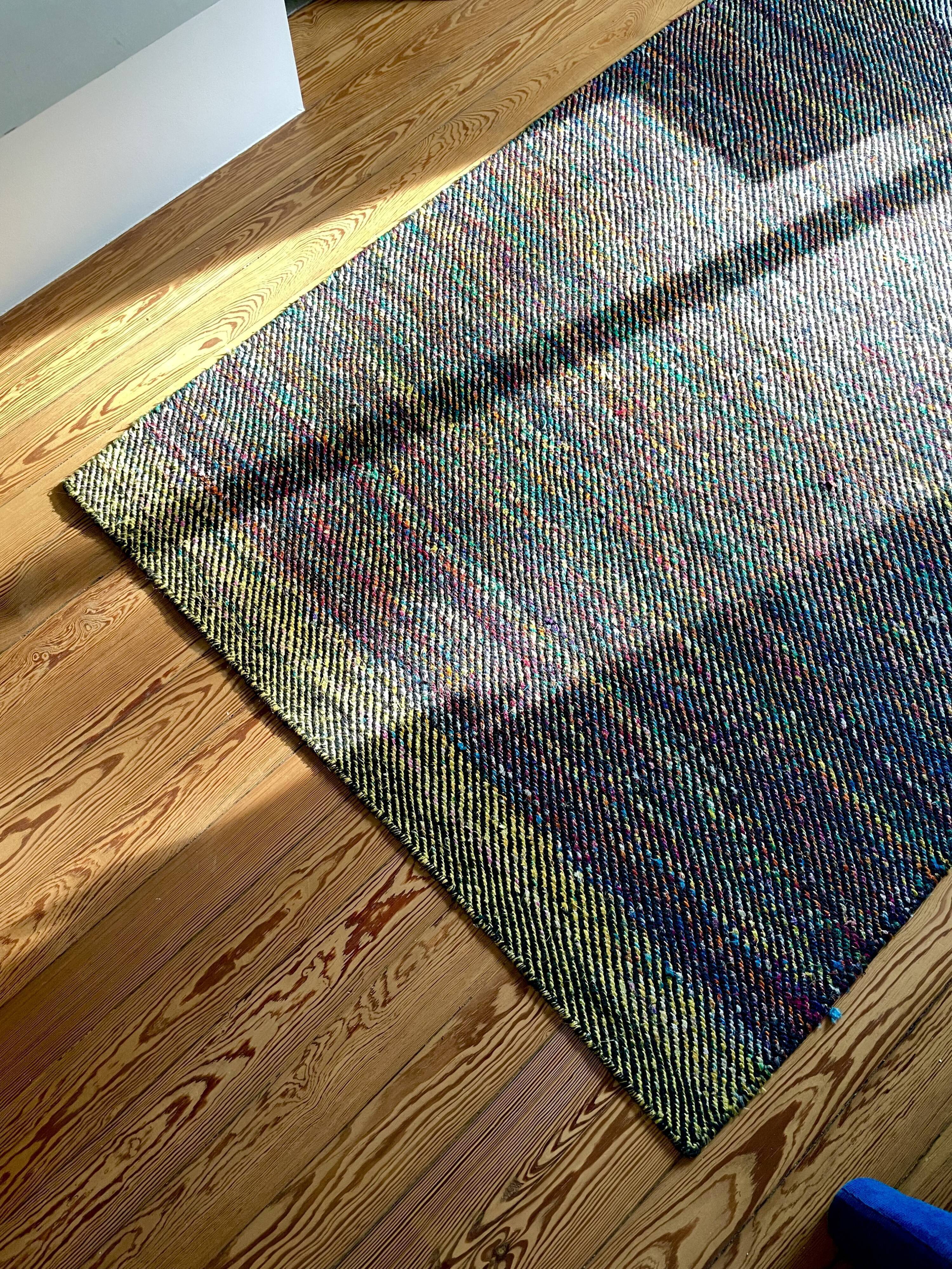 Wool and silk carpets 123 x 180 cm