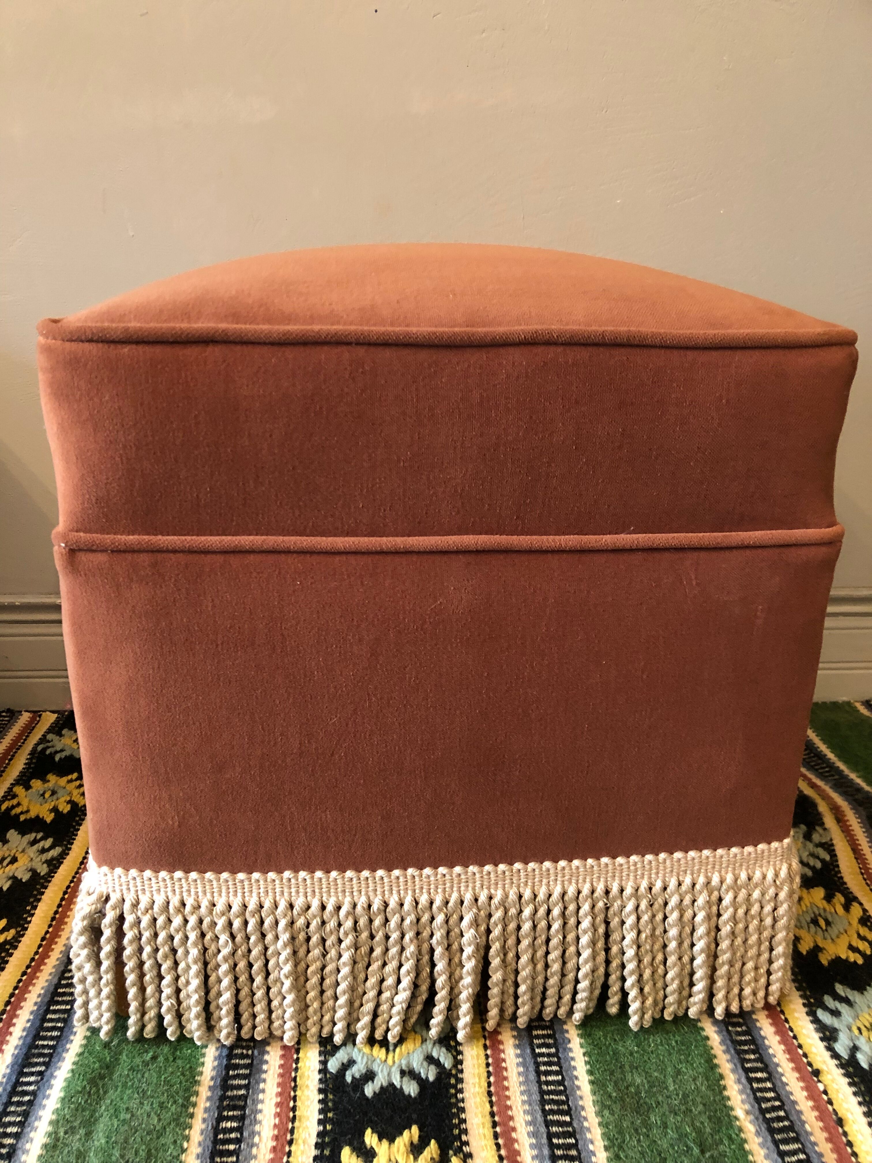 Duo of old pink poufs with fringes