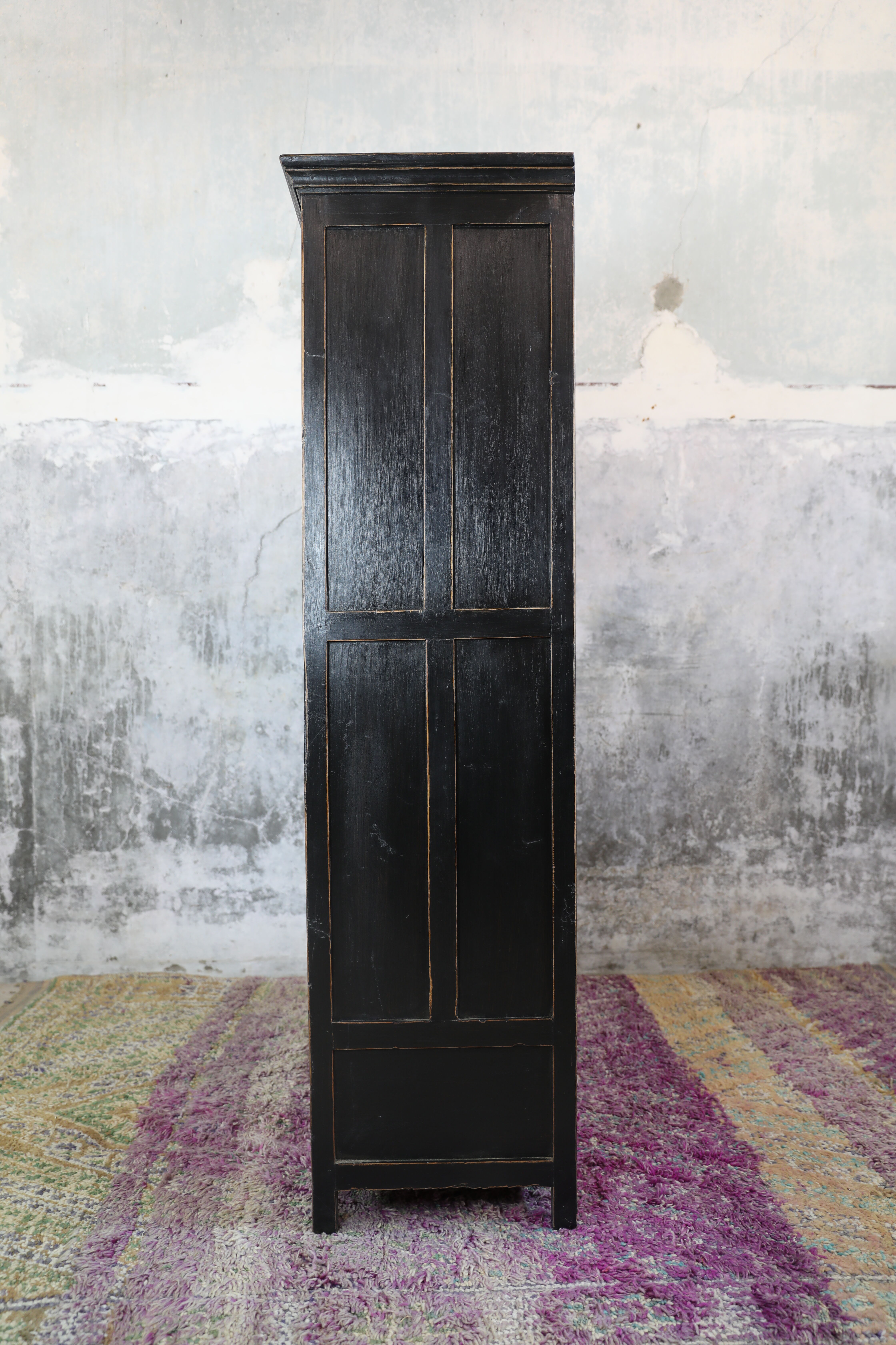 High Indian showcase 2 doors