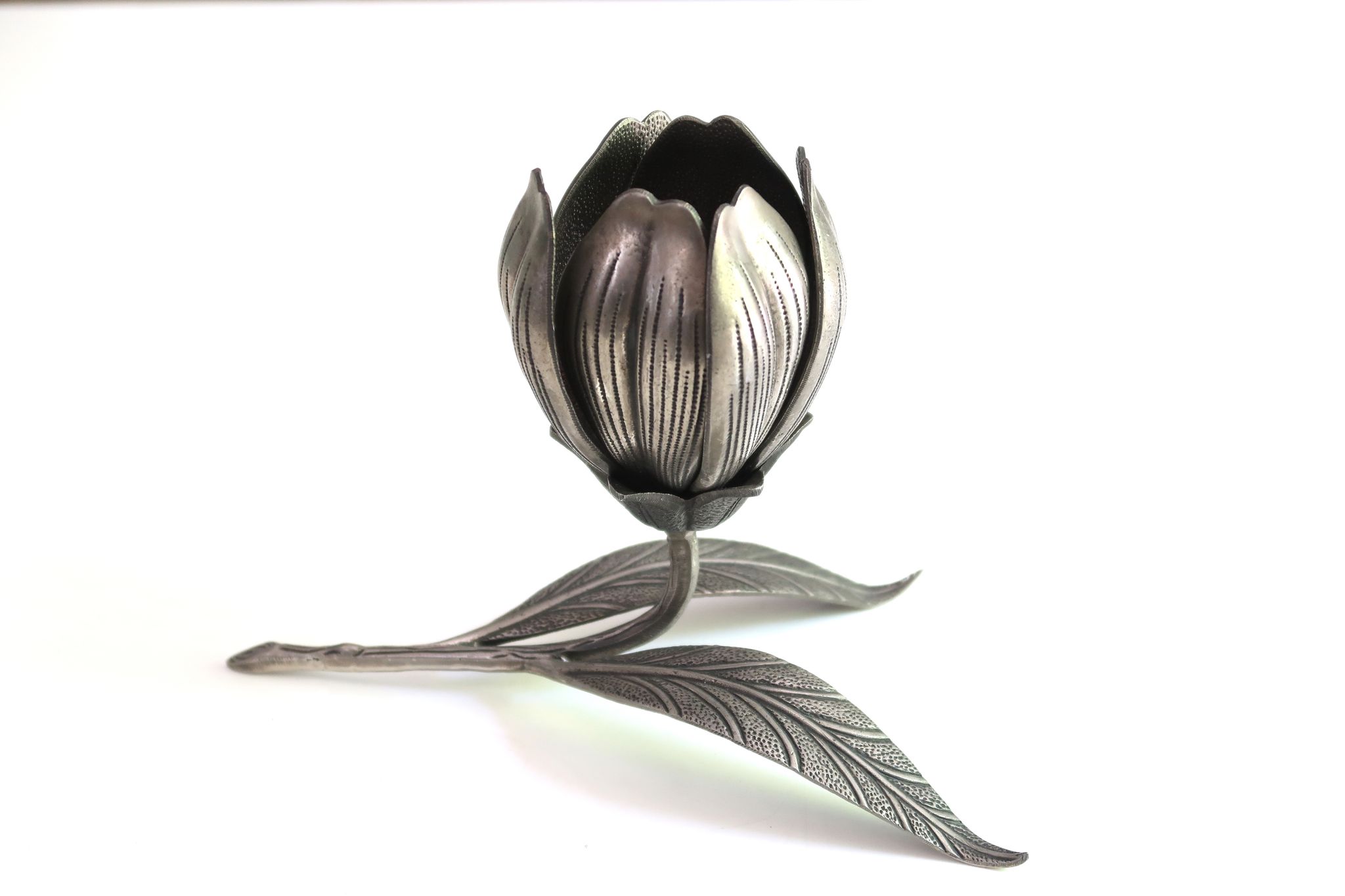 Fleur cendrier en métal argenté 6 pétales années 60
