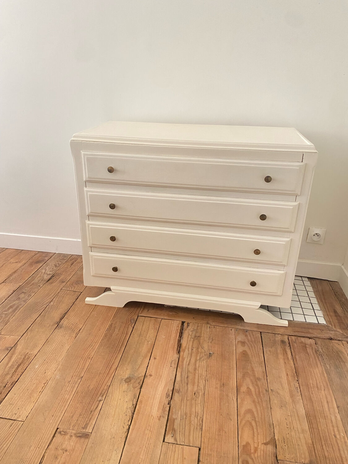 Vintage commode with moustache legs