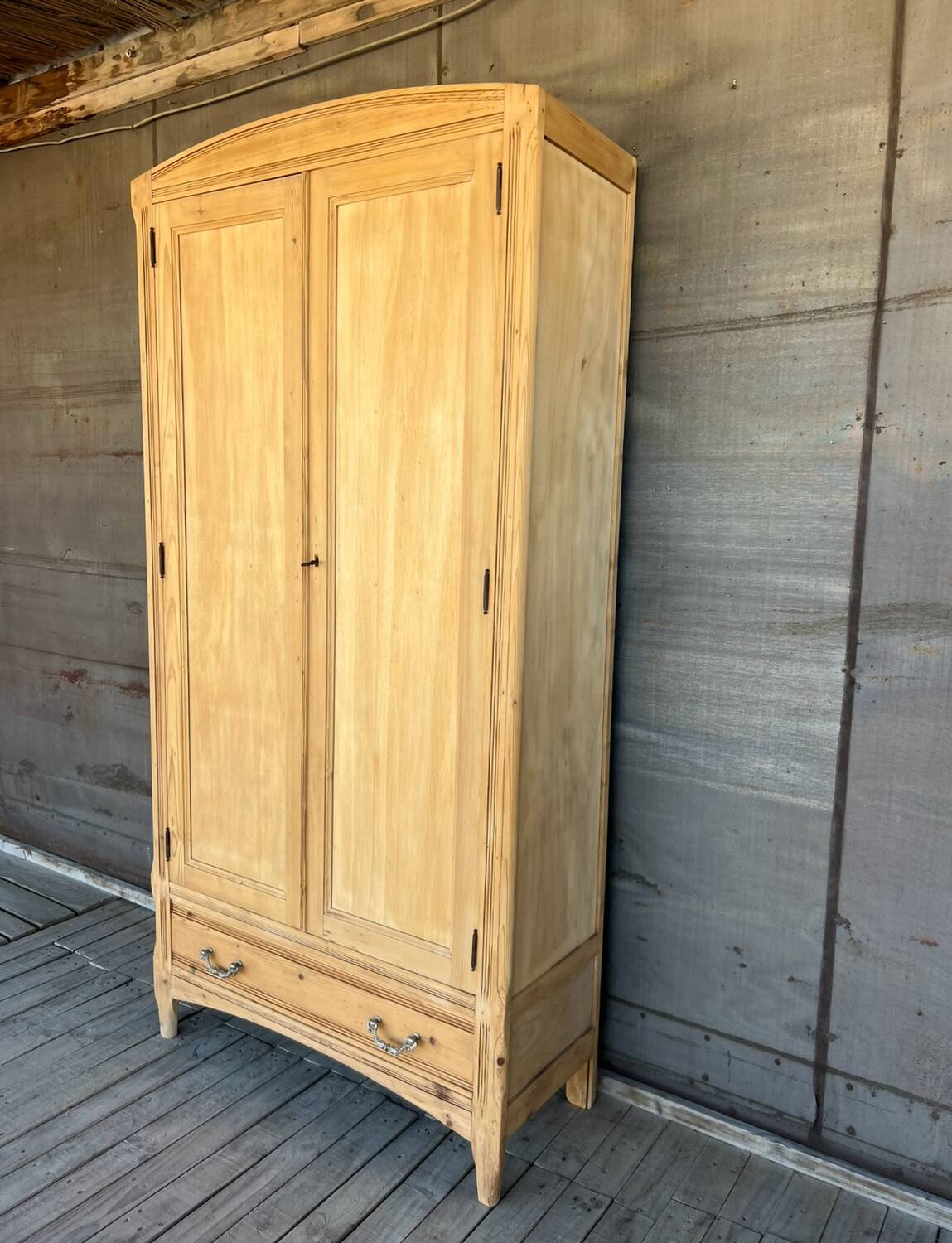 Armoire bois brut