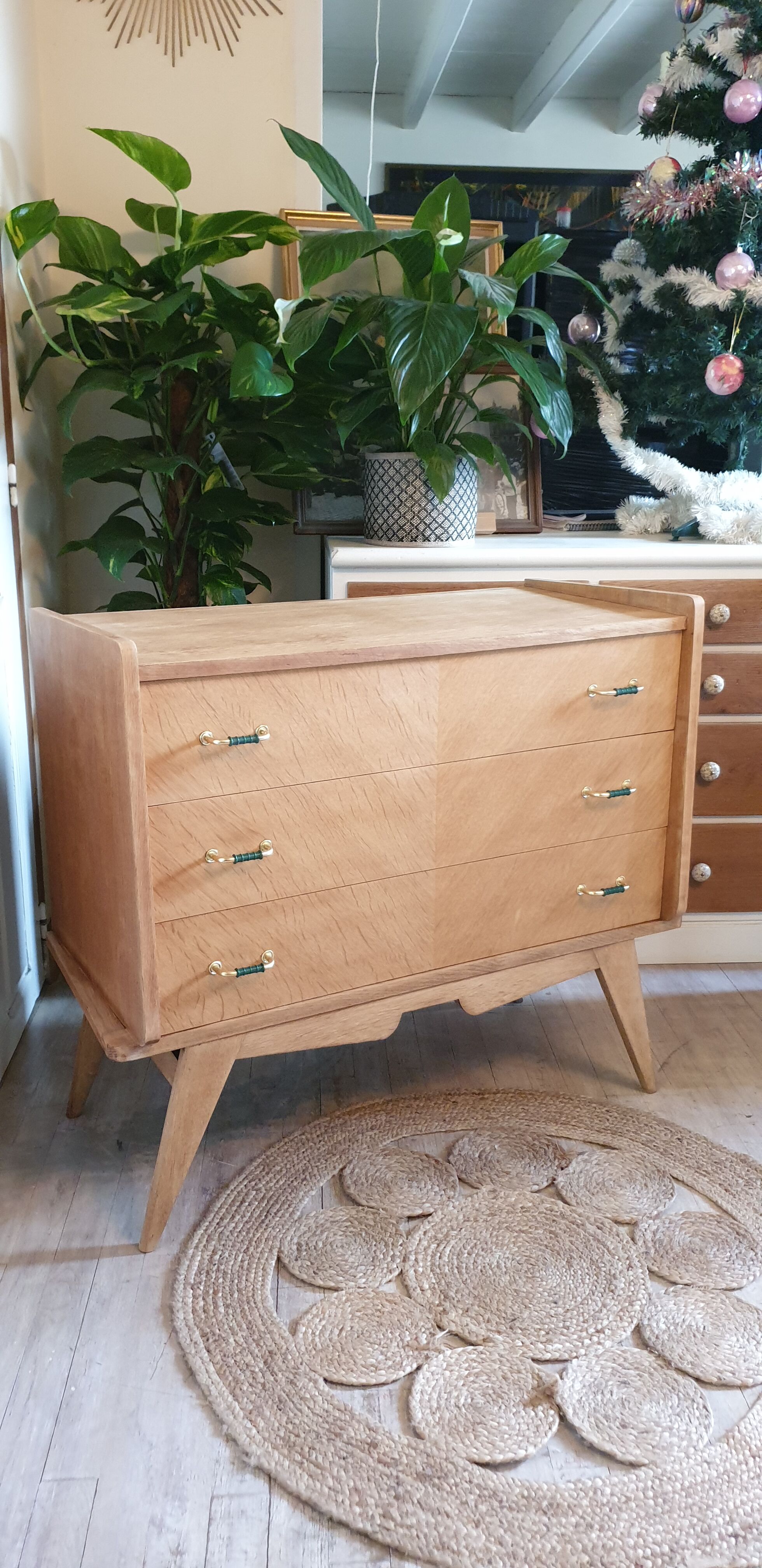 Chest of drawer compass feet