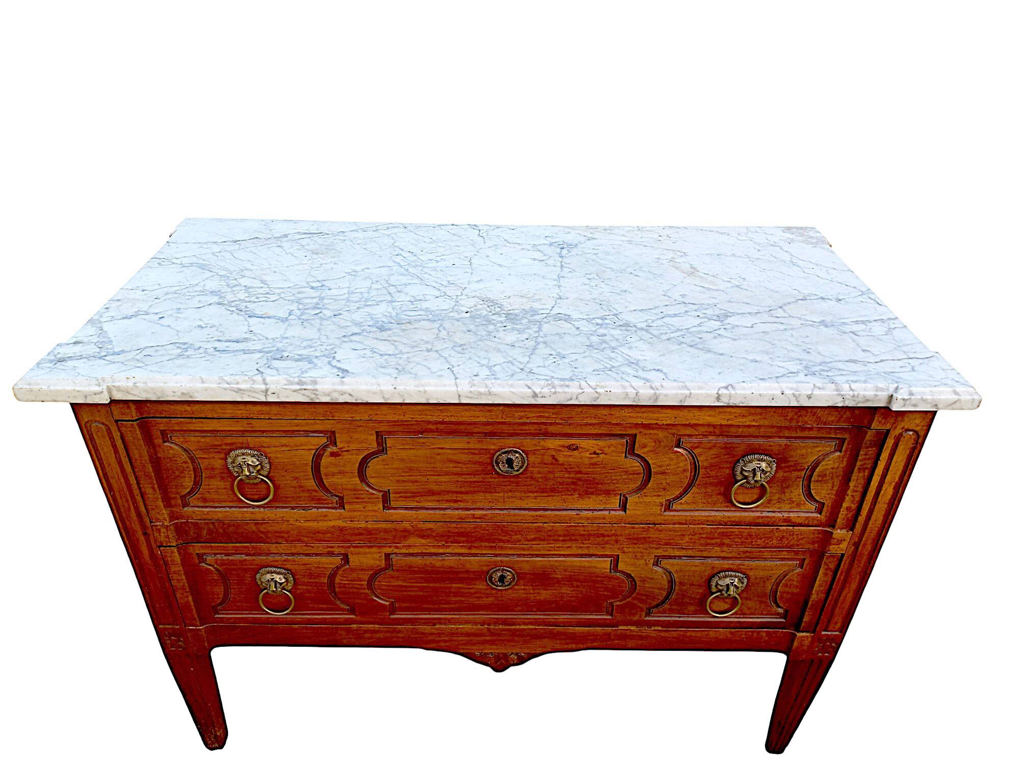 Commode sauteuse Louis XVI en bois fruitier