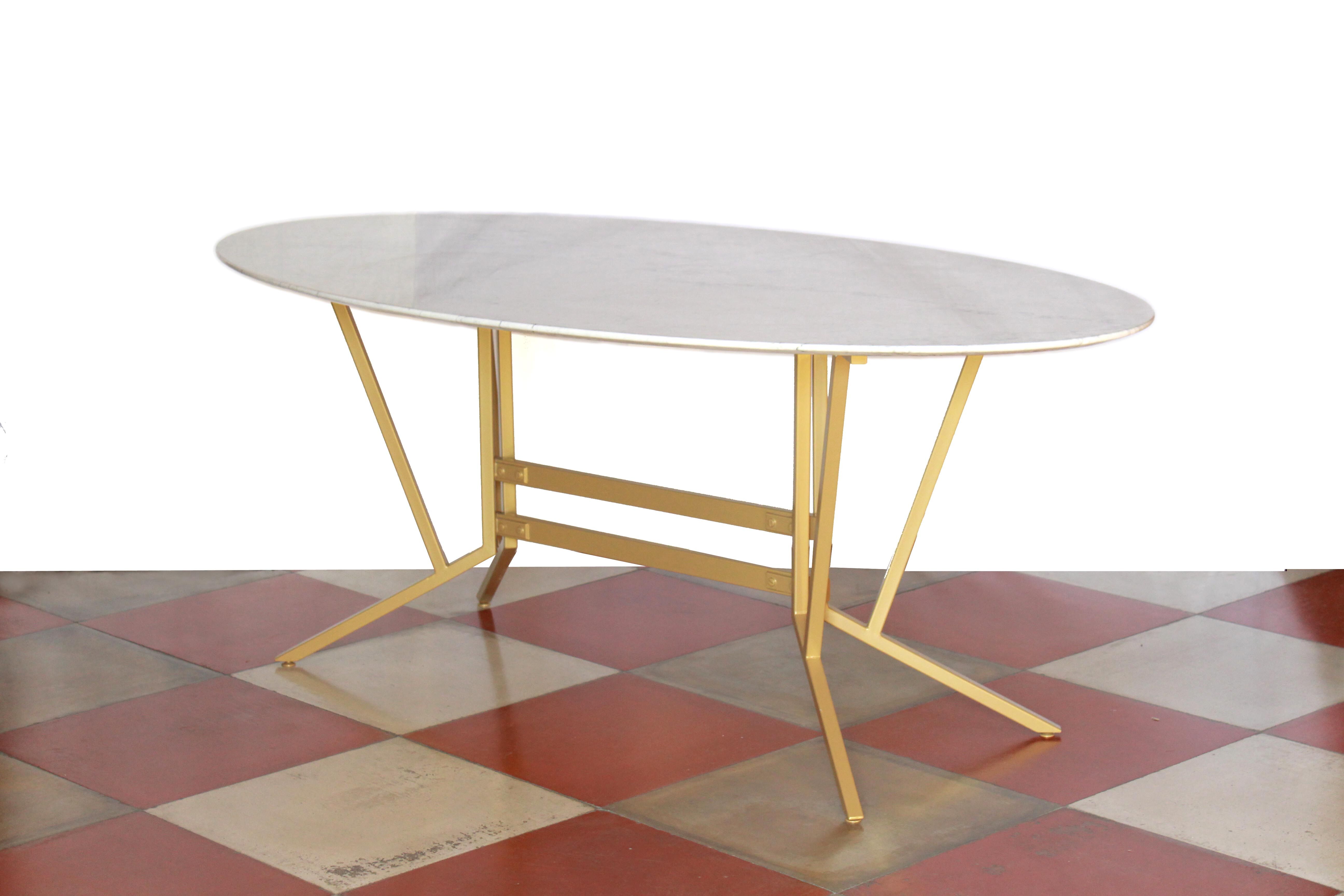 1960s Italian Dining Table With oval Carrara Marble Top And Iron Structure
