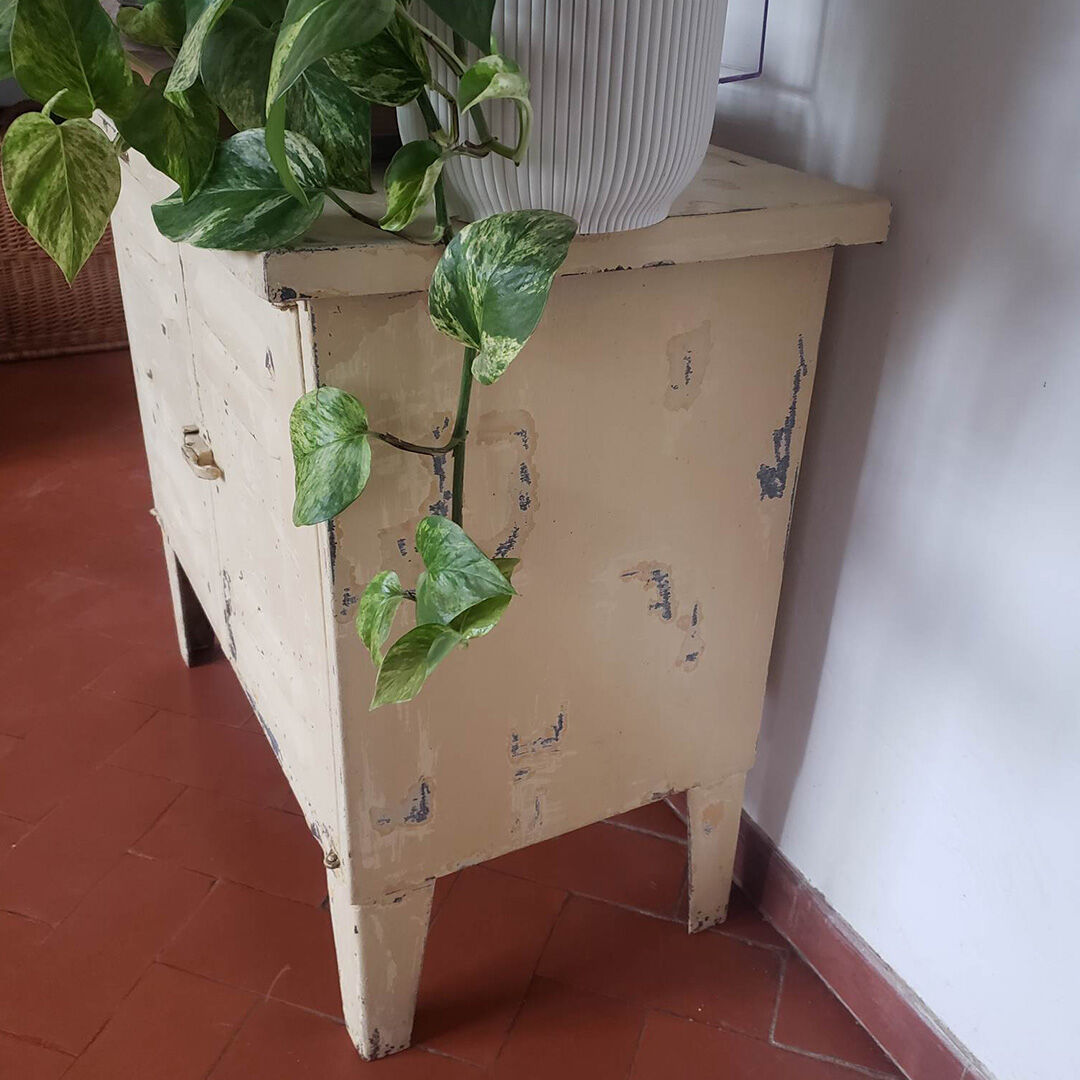 Low metal grunge cabinet