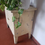 Low metal grunge cabinet