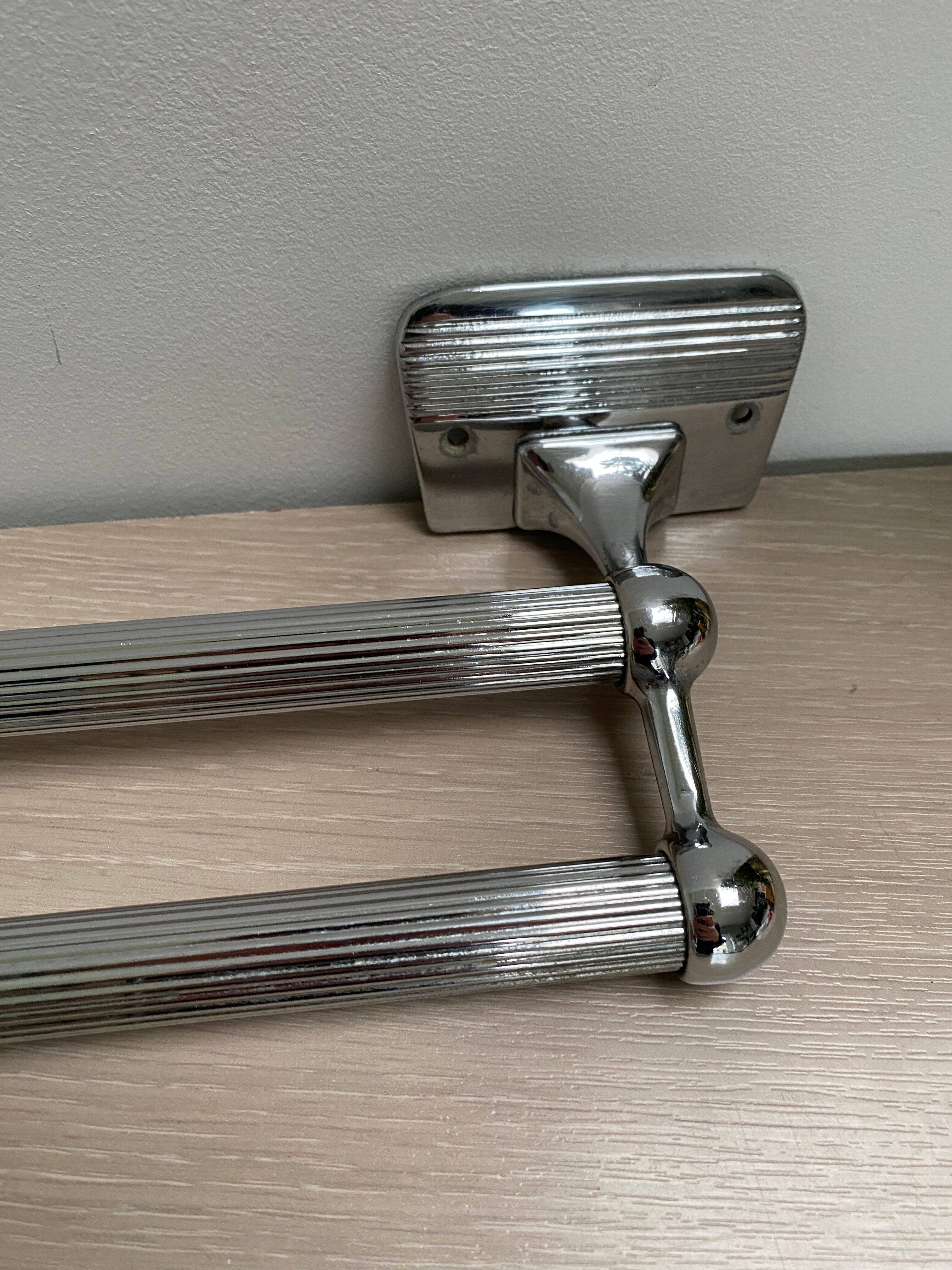 Chromed metal bathroom set