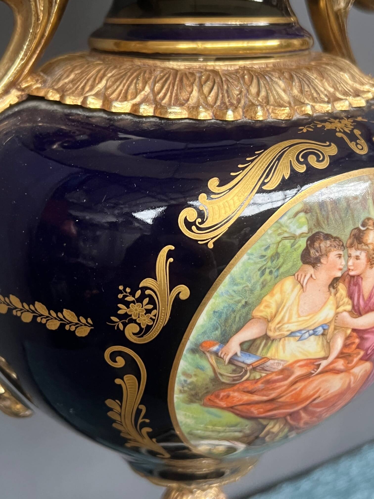 Limoges. Grande lampe de table.