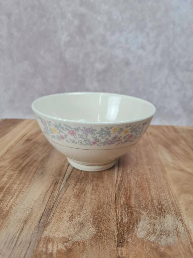 Small antique flowered bowl – vintage earthenware, very pretty decoration.