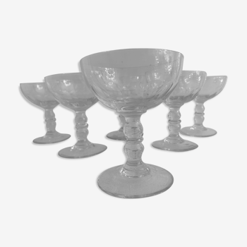 6 coupes à champagne anciennes en verre taillé à facettes