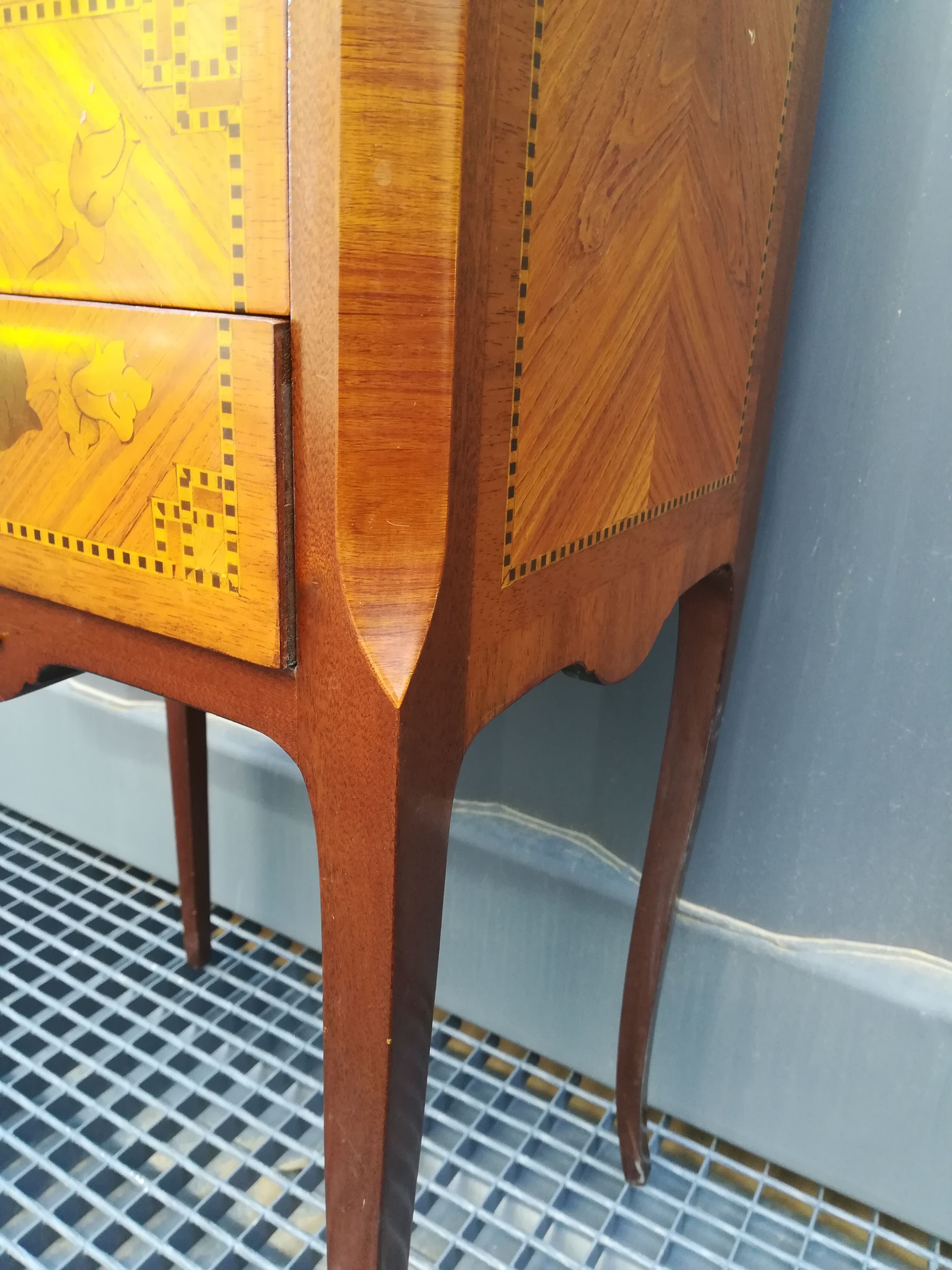 Table in marquetry