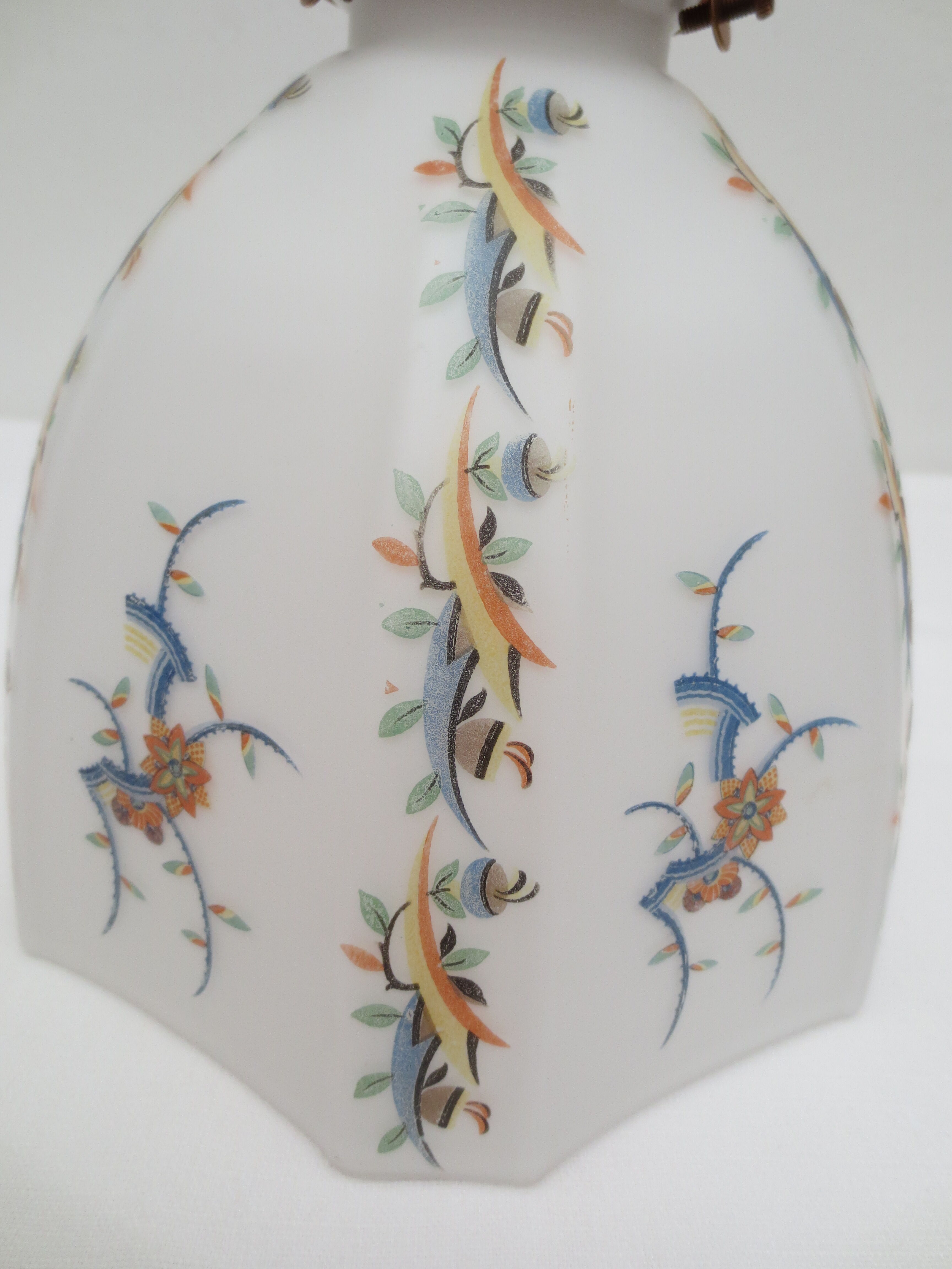 Old wall lamp 45° and its tulip lampshade decorated with flowers