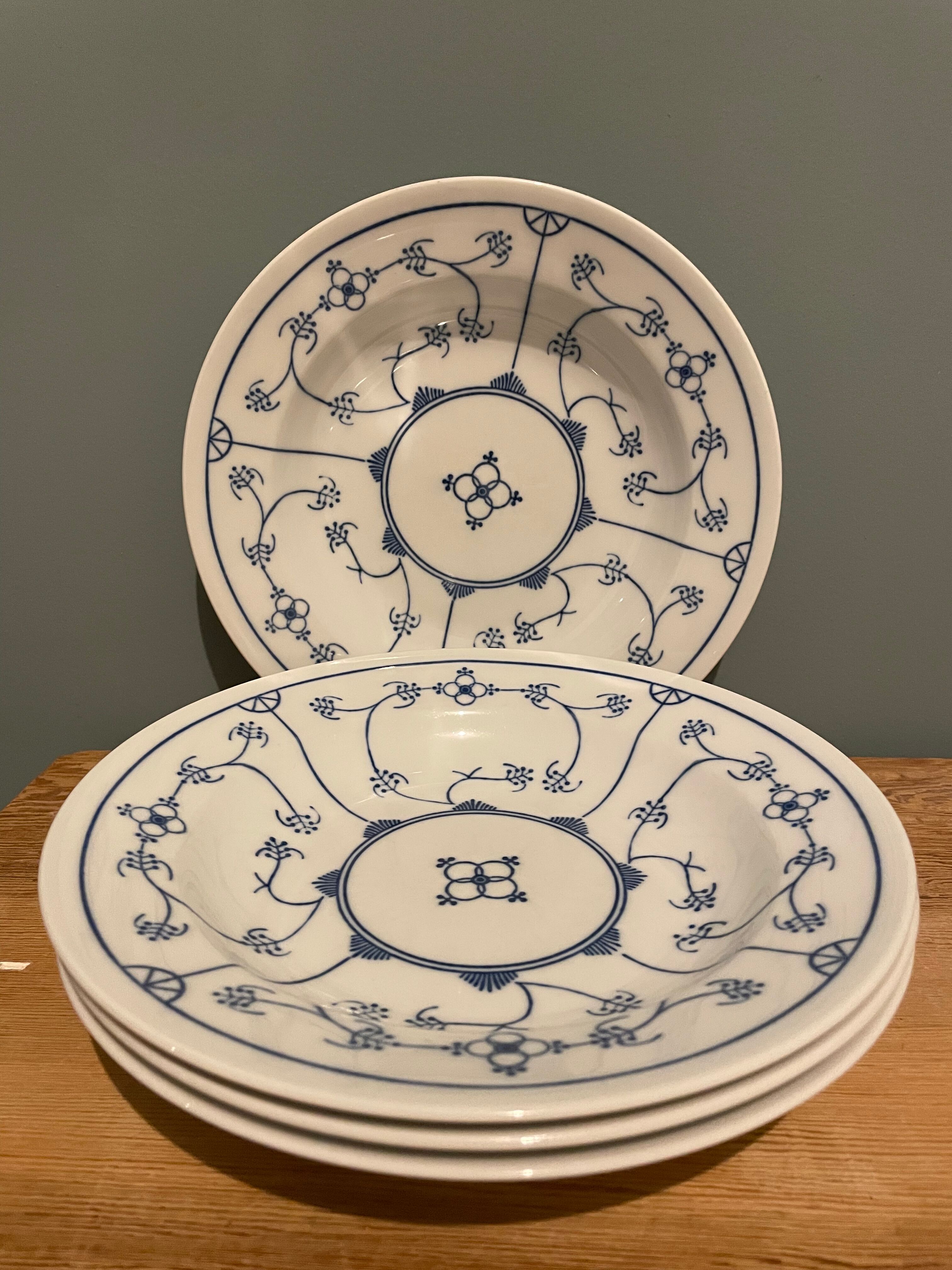 Set of 4 hollow Jäger plates in Blau Saks porcelain