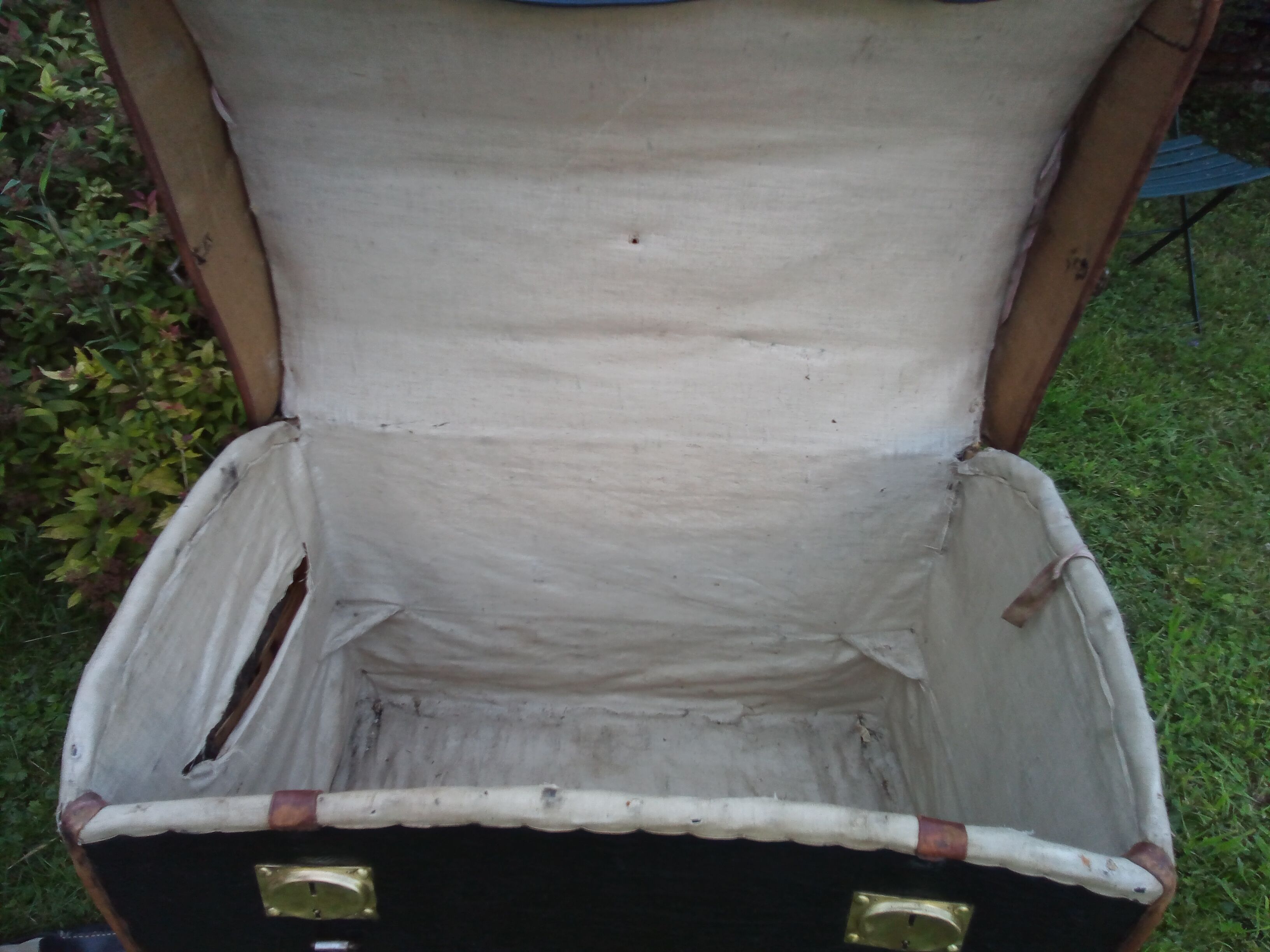 Carriage trunk leather wicker brass linen