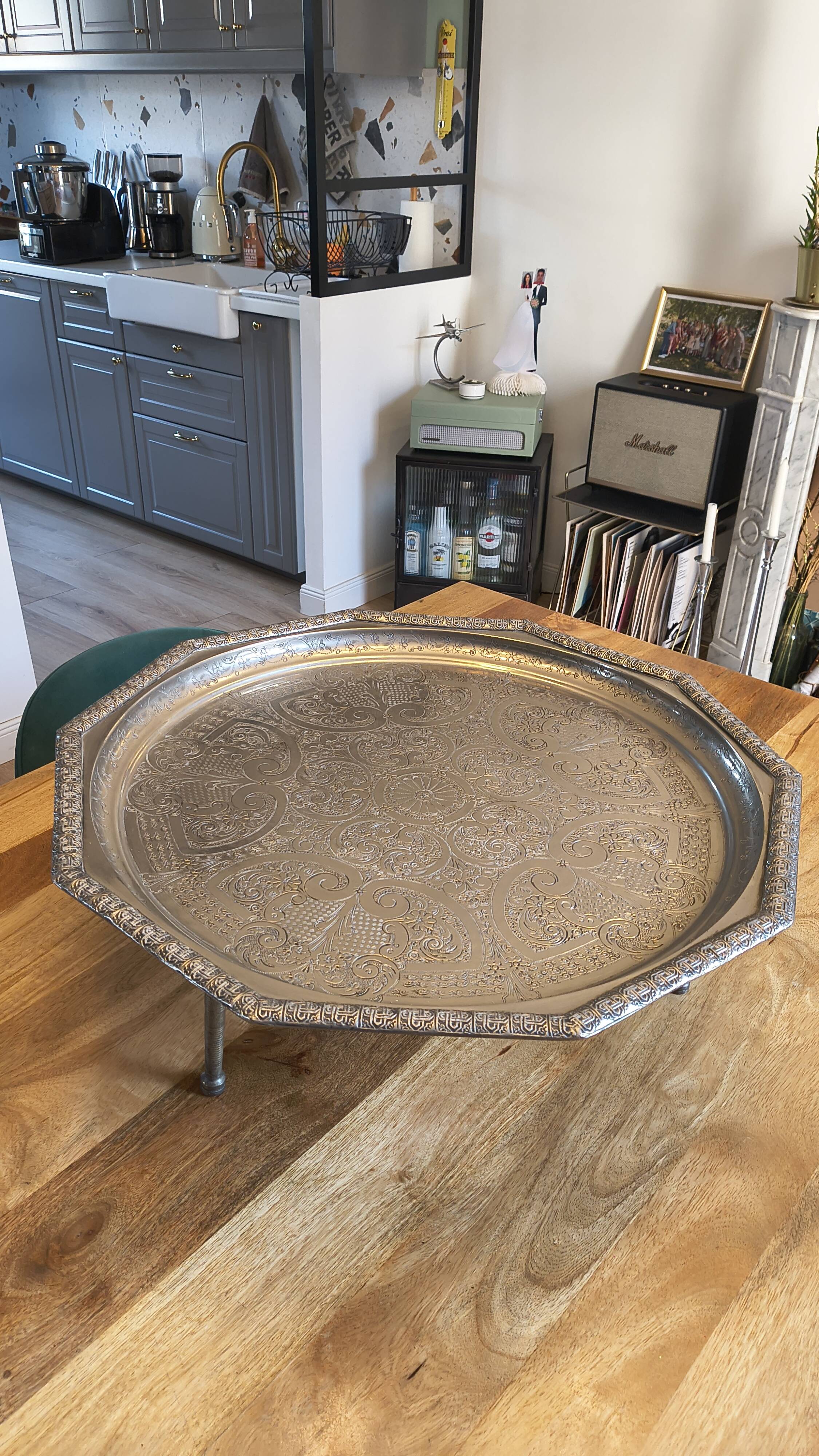 Vintage oriental silver-plated tea tray – Ø 60 cm