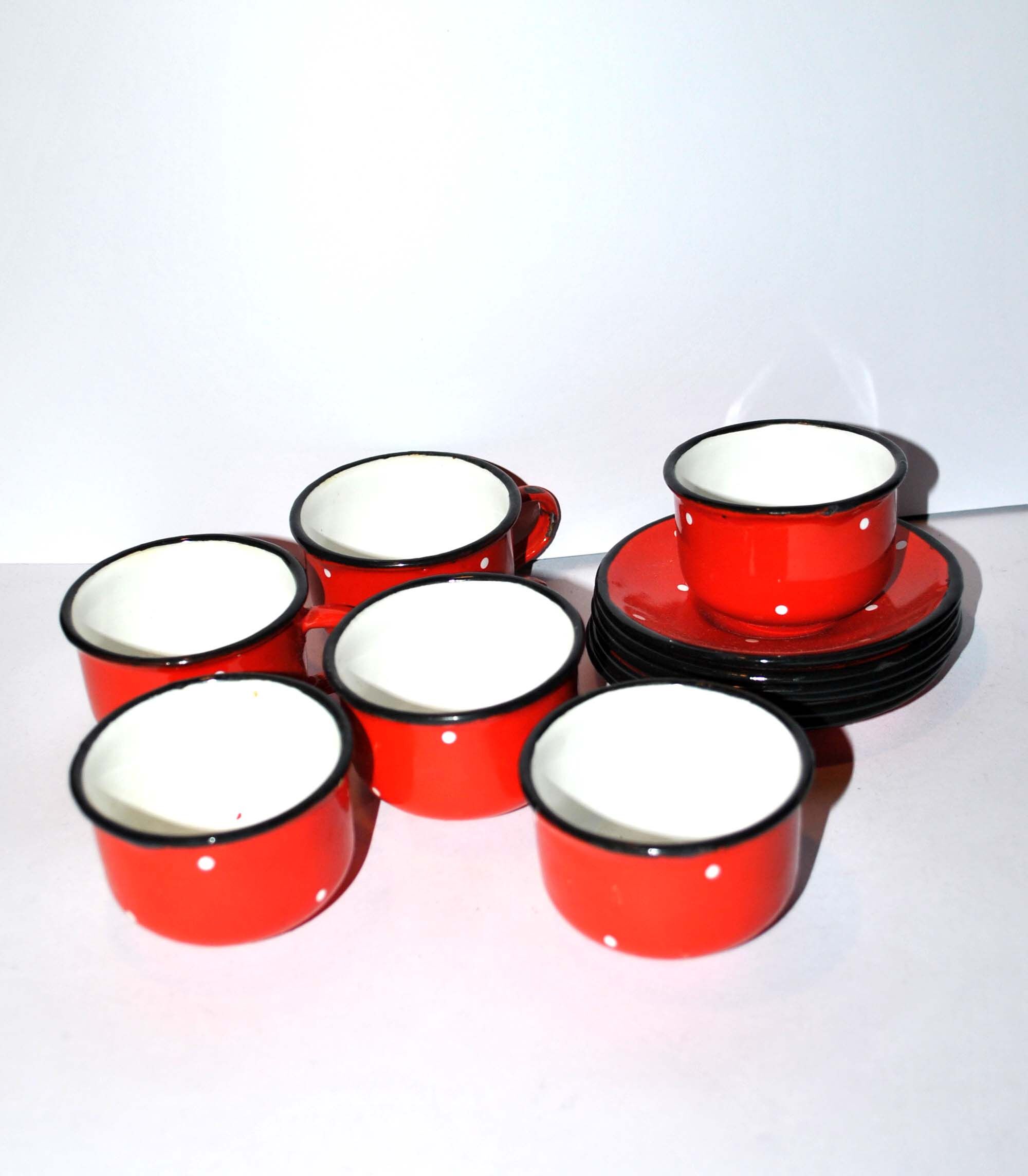 Set of 6 cups in red enamelled metal with vintage polka dots 1950-1960