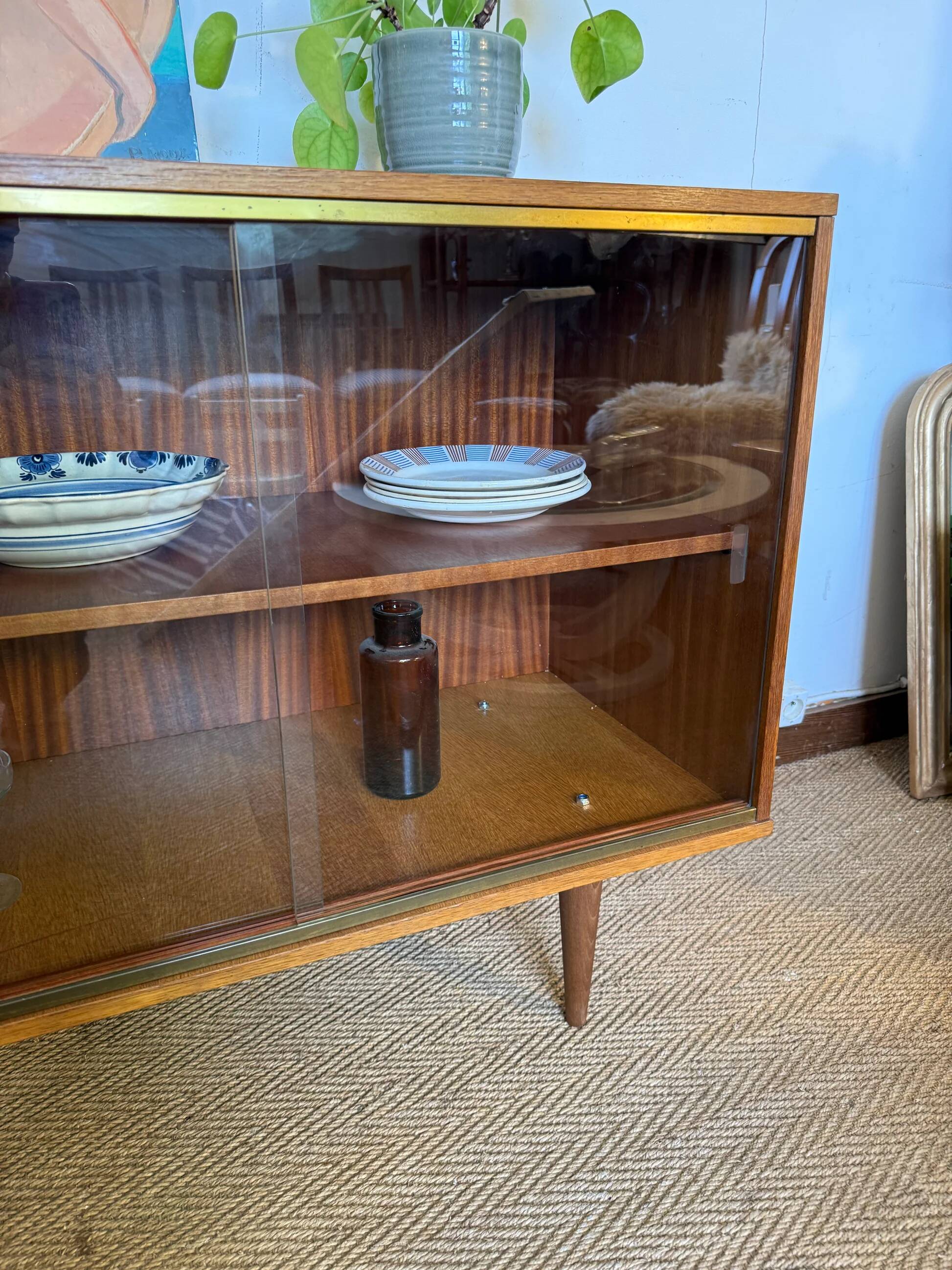 Enfilade vitrée vintage en placage de teck