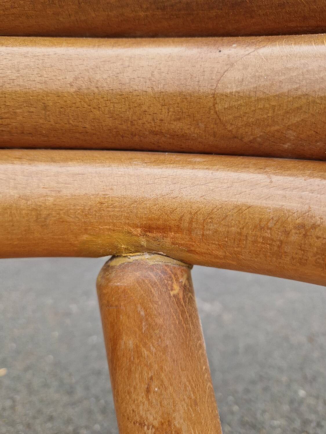 Set of 4 solid organic chairs