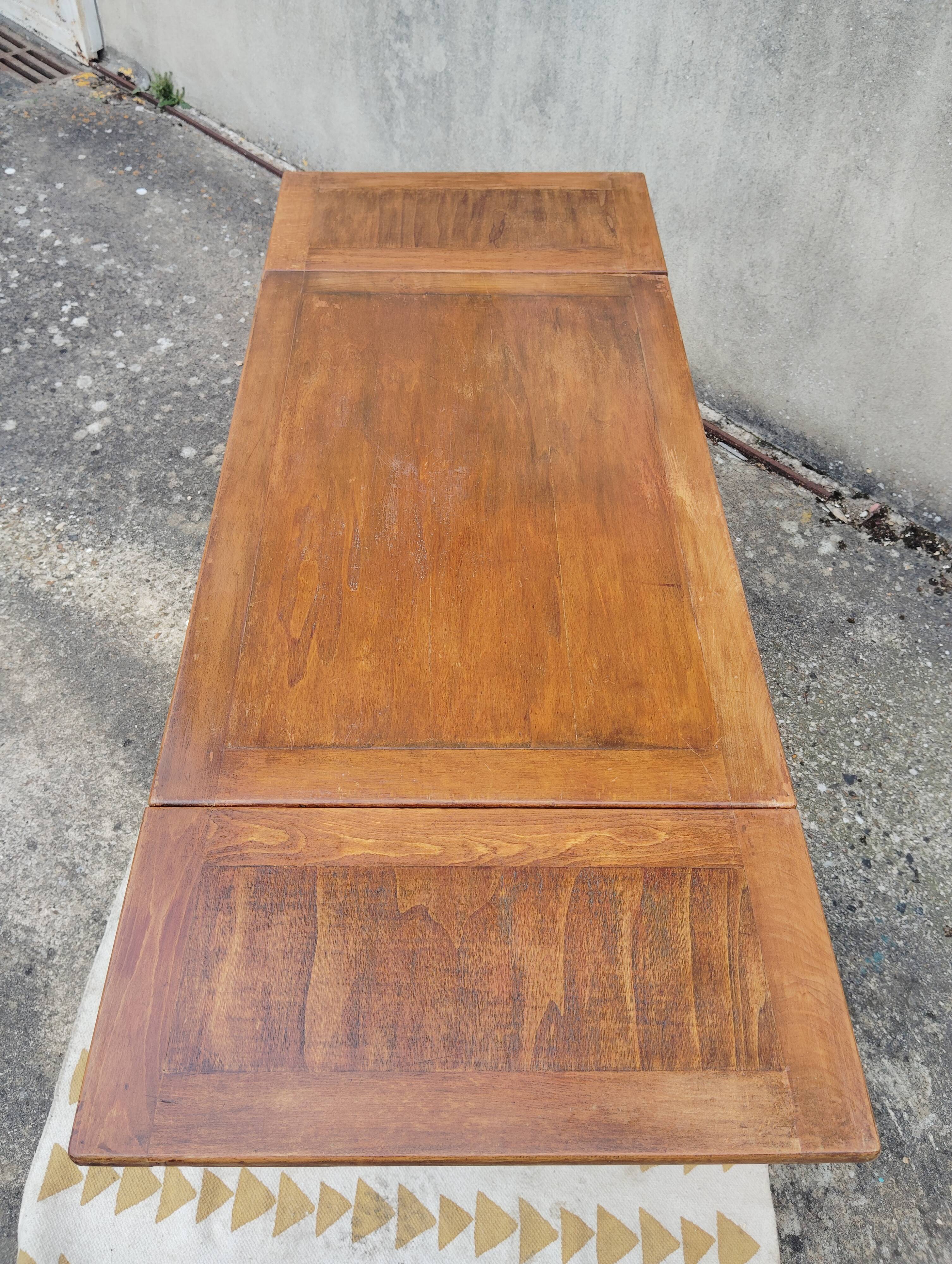 Small extendable side table