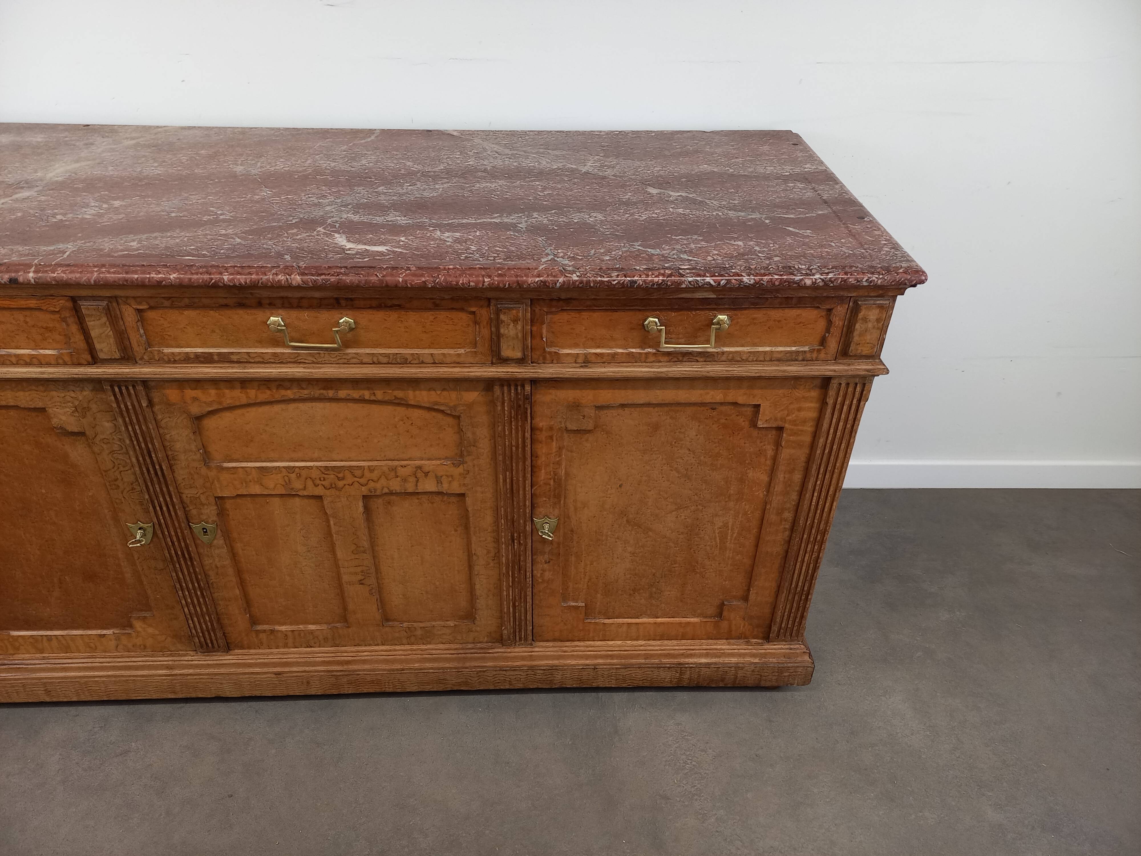 Banque de magasin plateau marbre