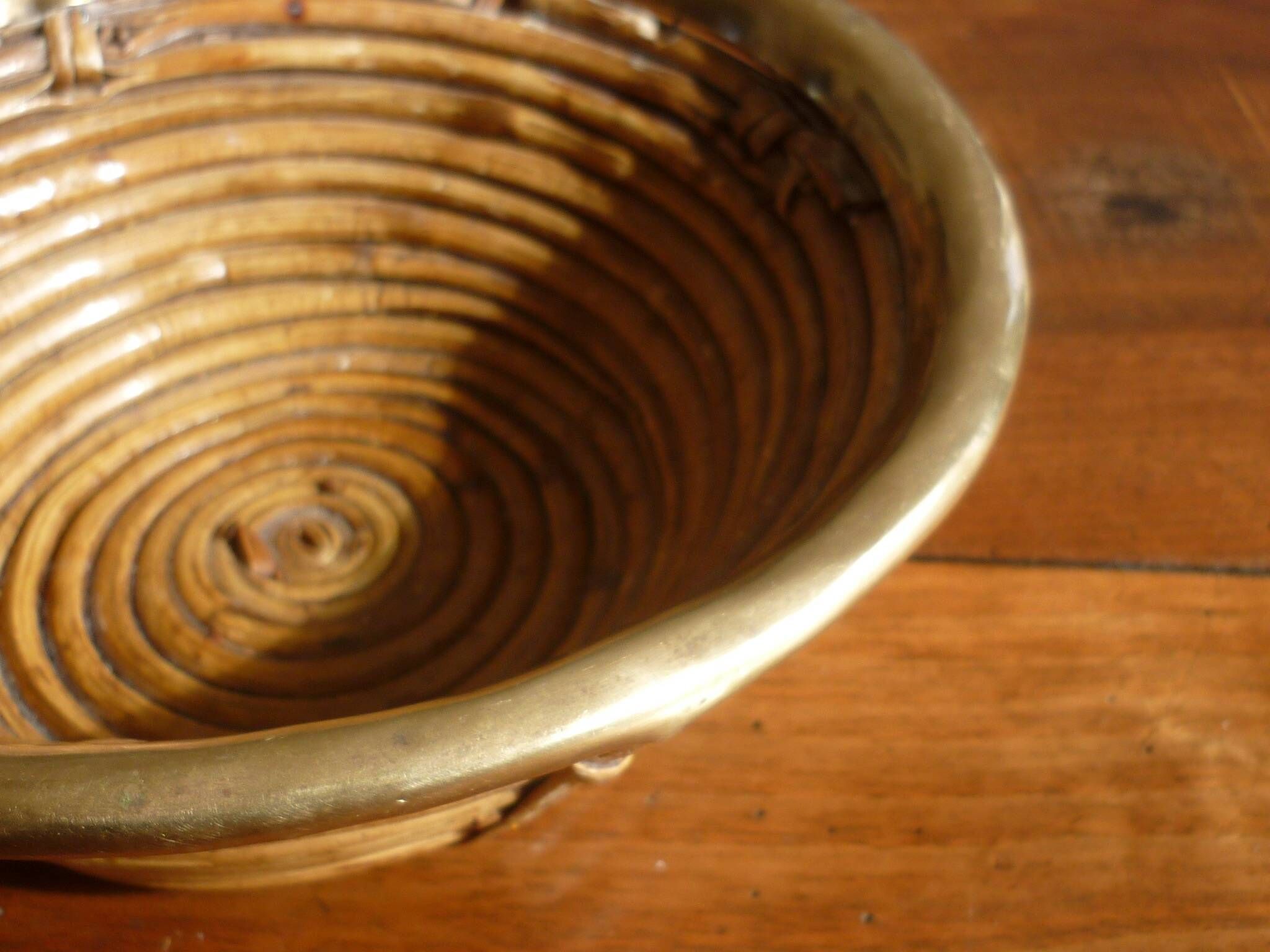 Bauhaus DLG rattan and brass bowl by Italian Gabriella Crespi