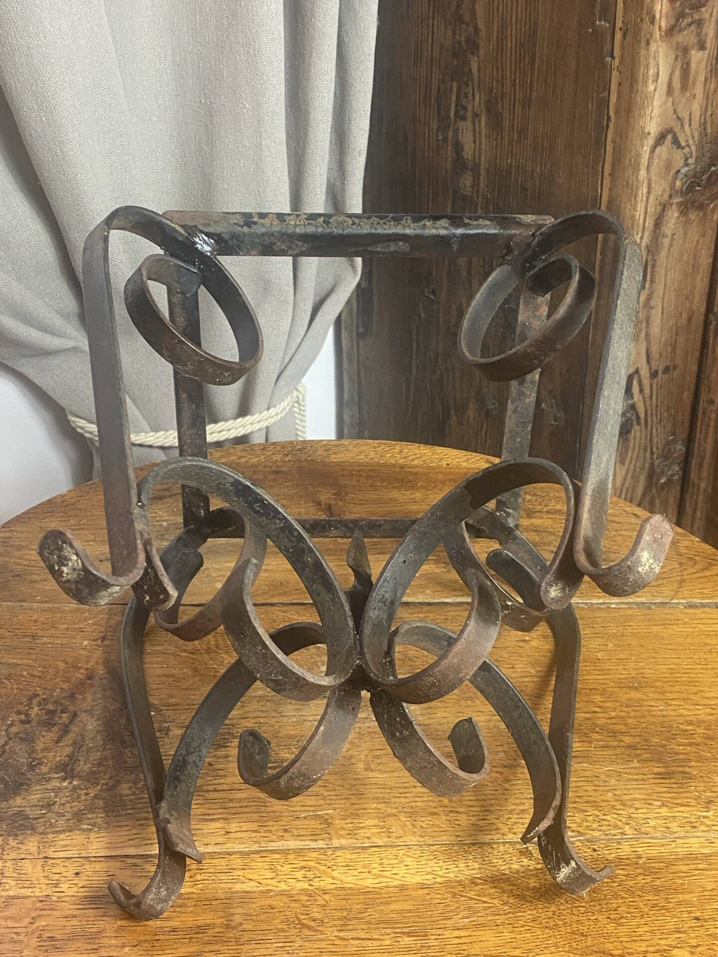 Occasional table in wrought iron and marble