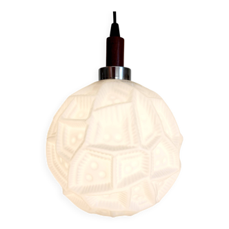 Vintage hanglamp, vermoedelijk Peill & Putzler, opaline glas met reliëf