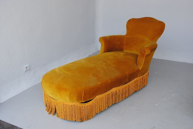 Day bed Louis Philippe style in red velvet