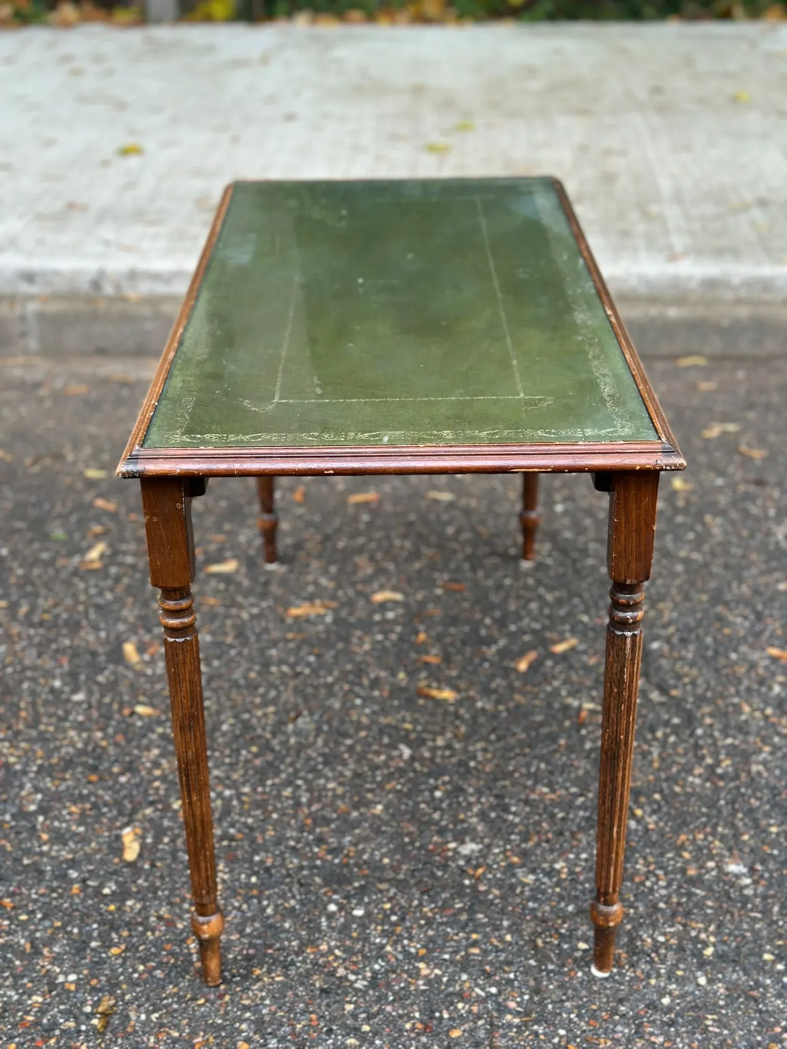 English Regency style coffee table in green leather with gilding and glass from the 1960s.