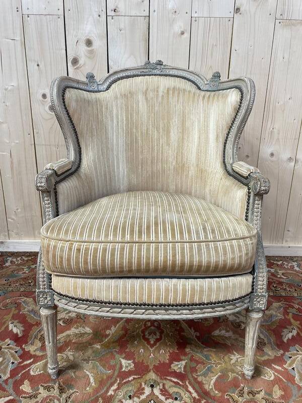 Fauteuil - Bergère de style Louis XVI réchampie velours beige