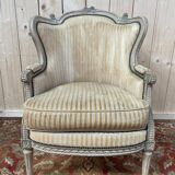 Fauteuil - Bergère de style Louis XVI réchampie velours beige
