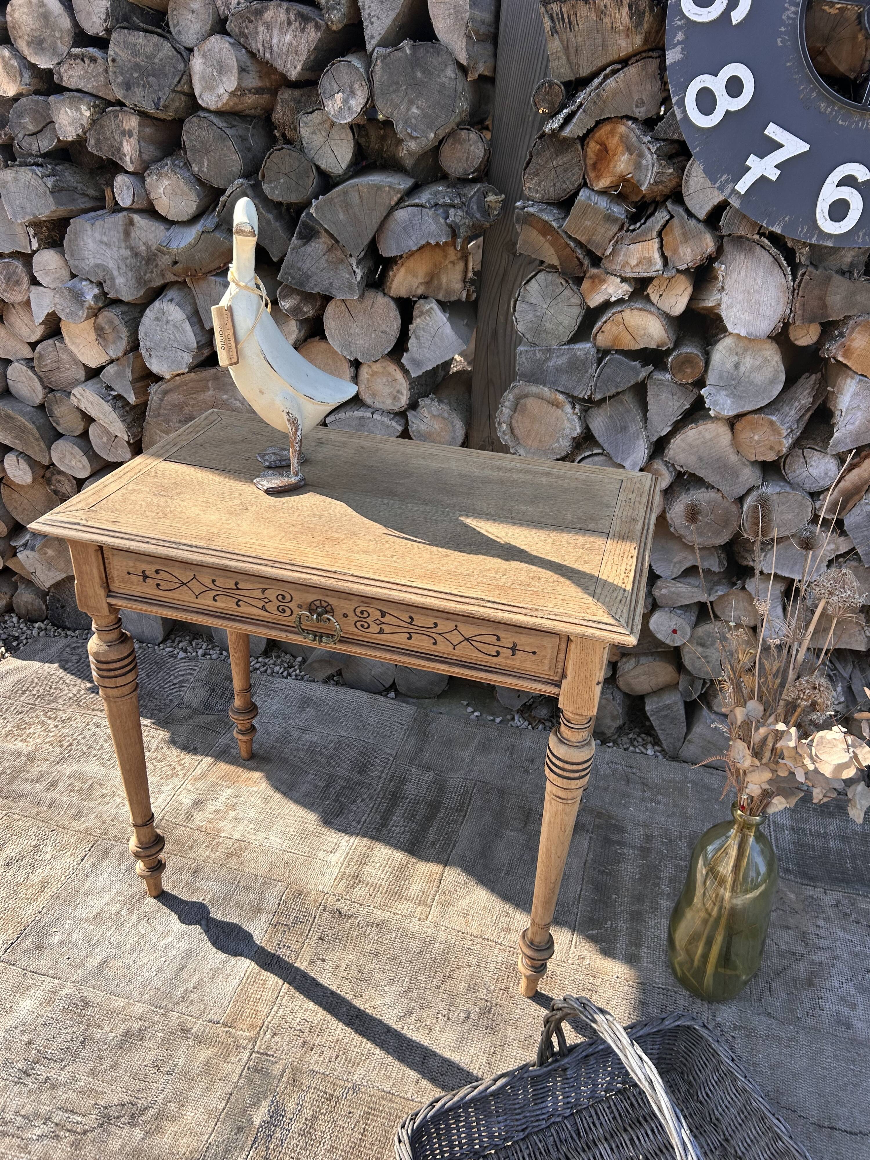 Console / Small table