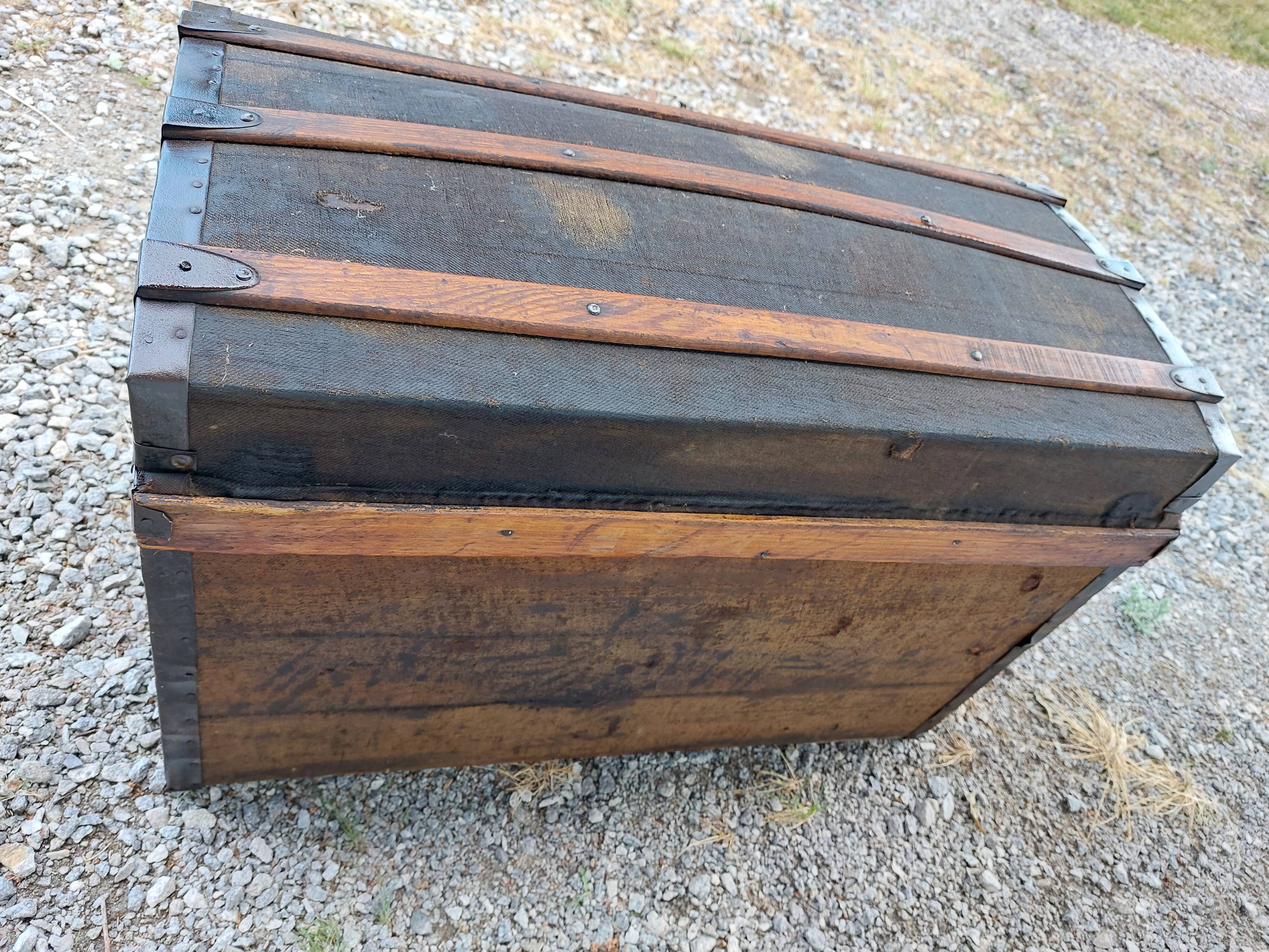 Storage trunk, trunk