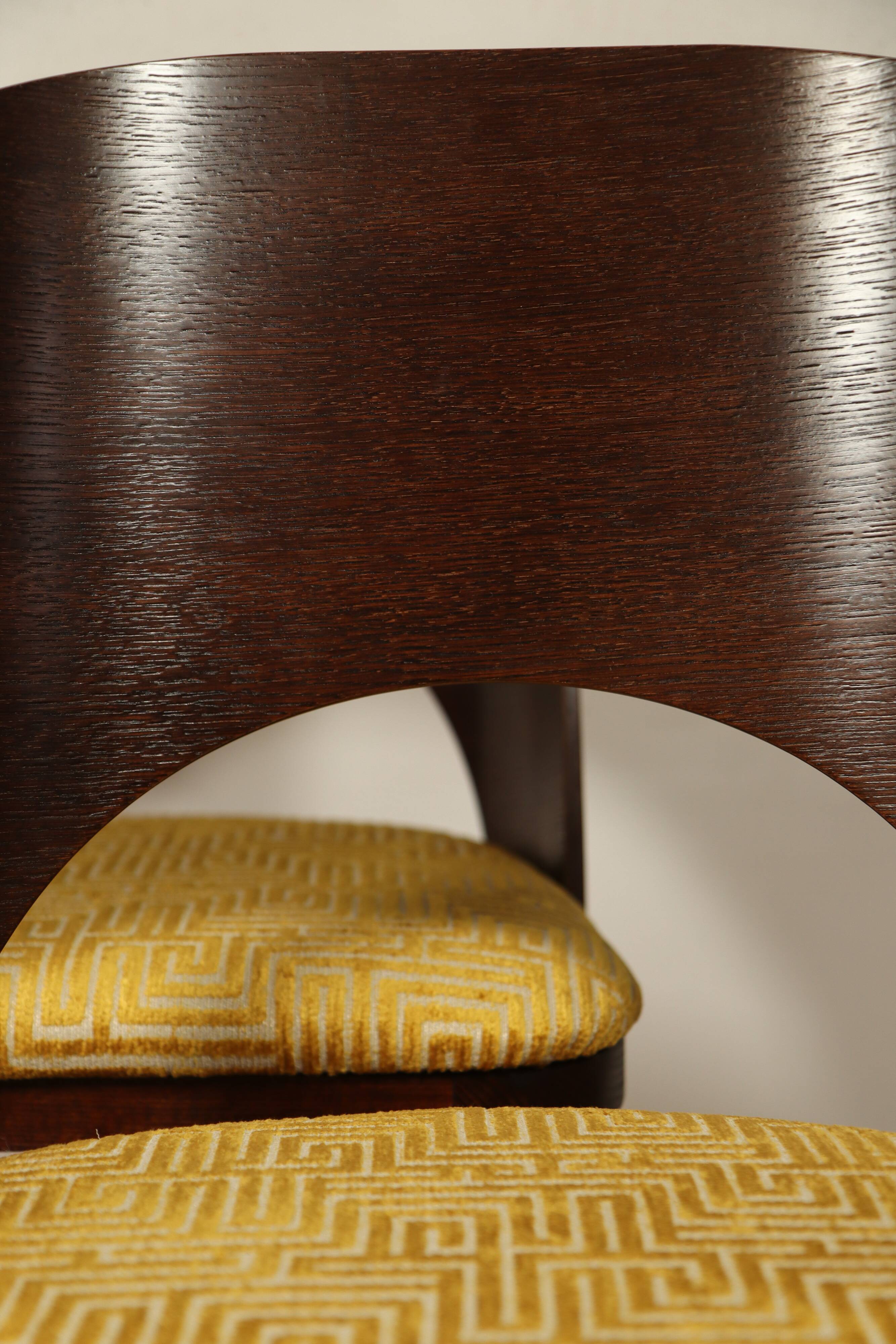 Ensemble de 4 chaises de salle à manger de style art déco en bois de chêne marron chocolat avec revêtement géométrique