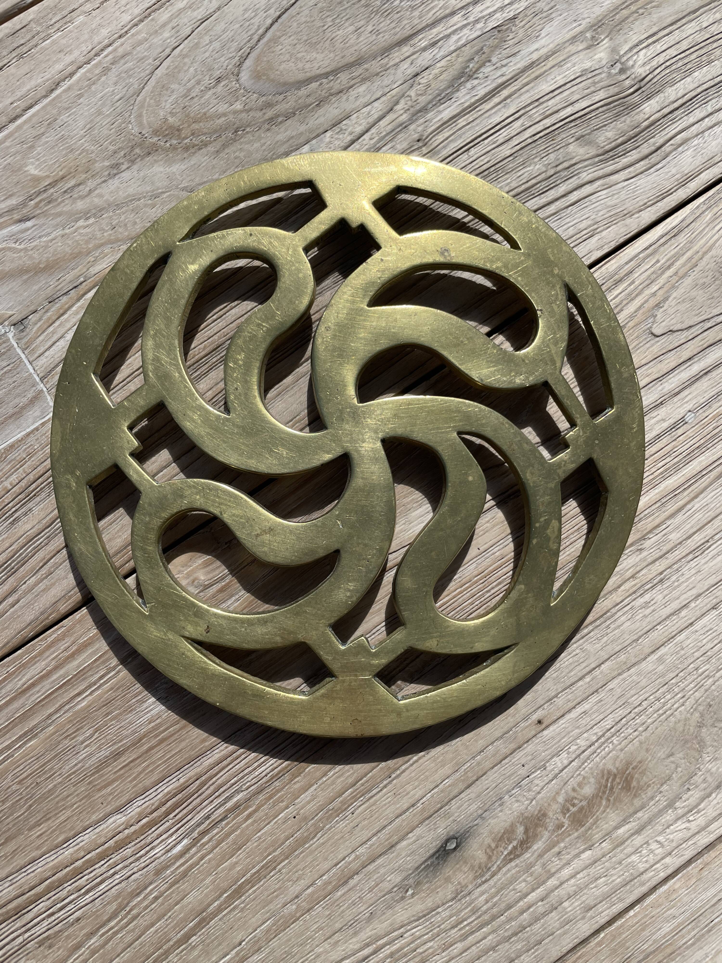 Underside brass ju