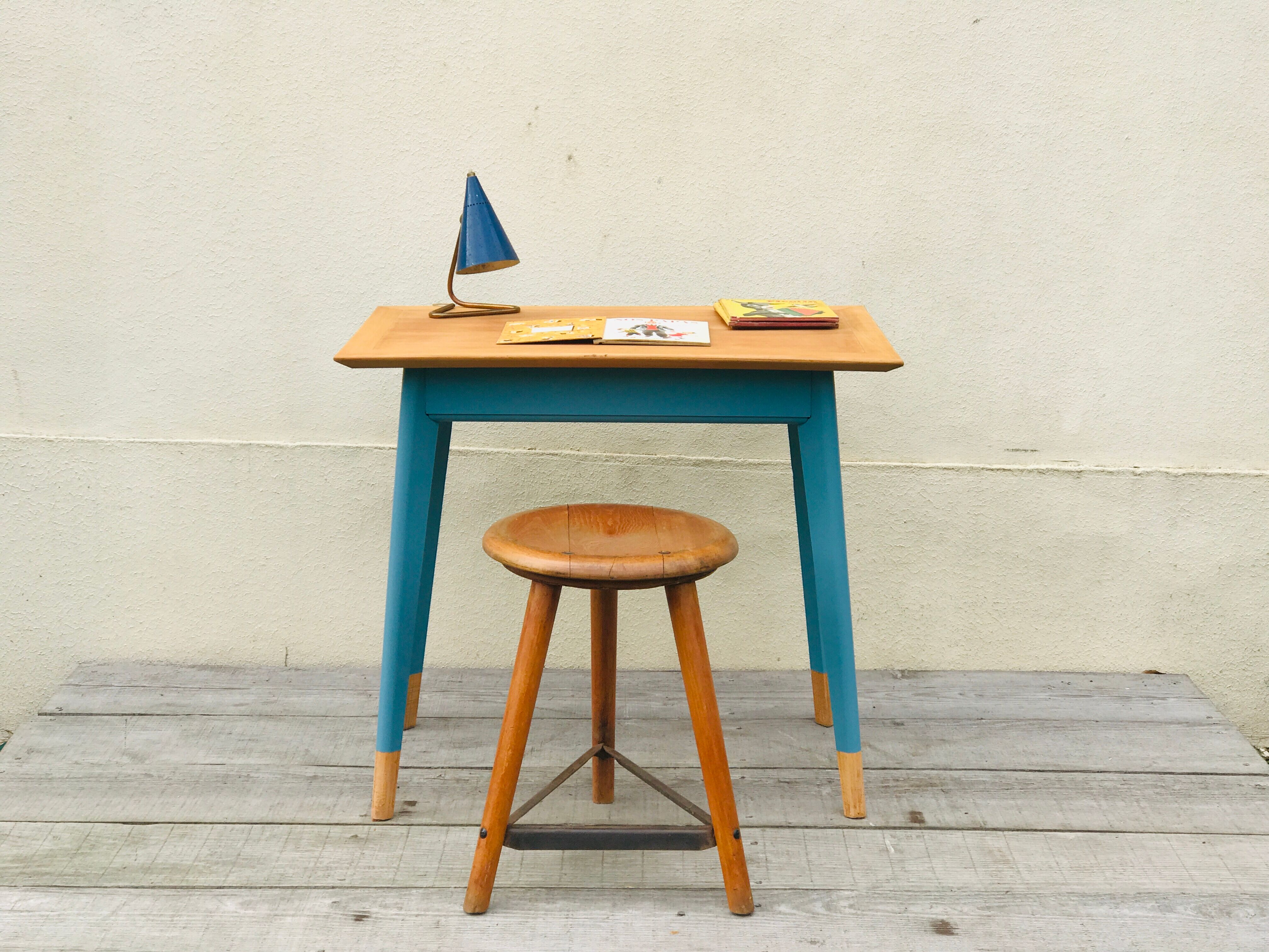Blue compass foot table